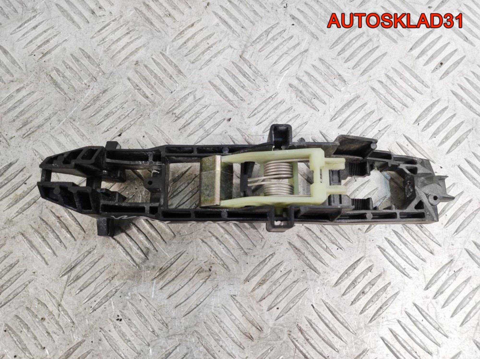 Кронштейн ручки задней левой Mercedes W211 A2037600334, 900 рублей, Дубовое