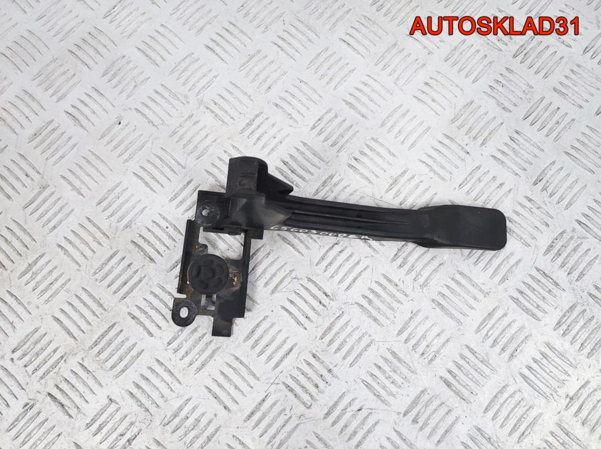 Крючок капота Renault Megane 3 656030006R, 1300 рублей, Дубовое