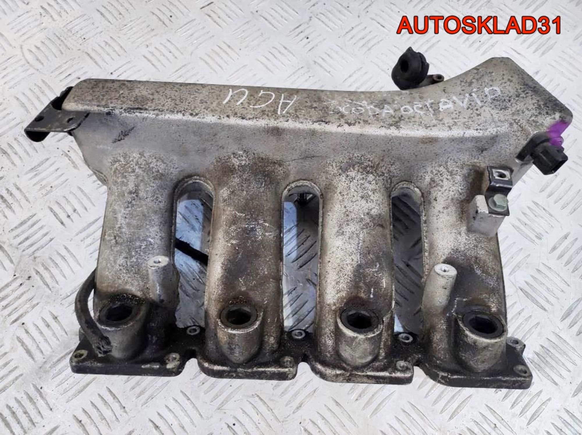 Коллектор впускной Skoda Octavia A4 AGU 06A133223P, 2100 рублей, Дубовое