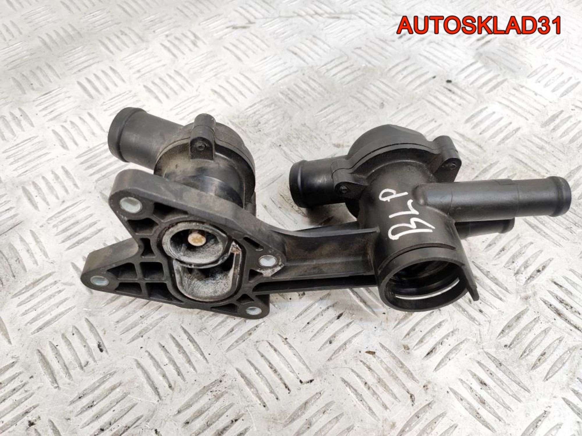 Корпус термостата VW Golf 5 1,6 BLP 03C121111H, 900 рублей, Дубовое