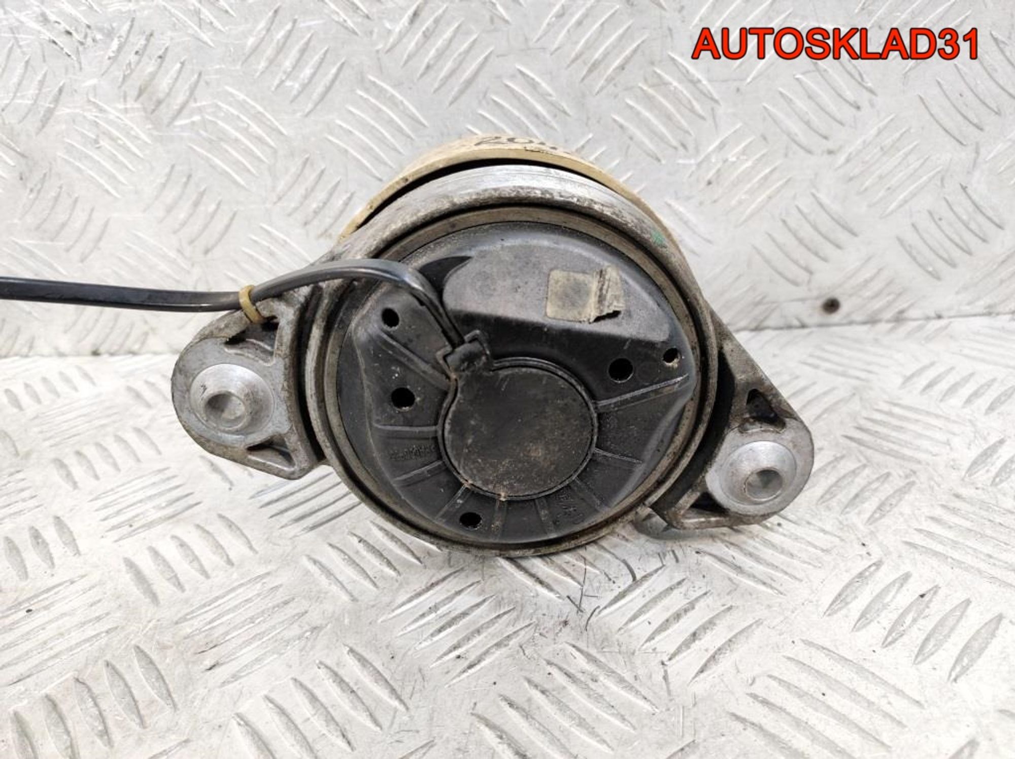 Опора двигателя правая Mercedes X204 A2042401917, 7000 рублей, Дубовое