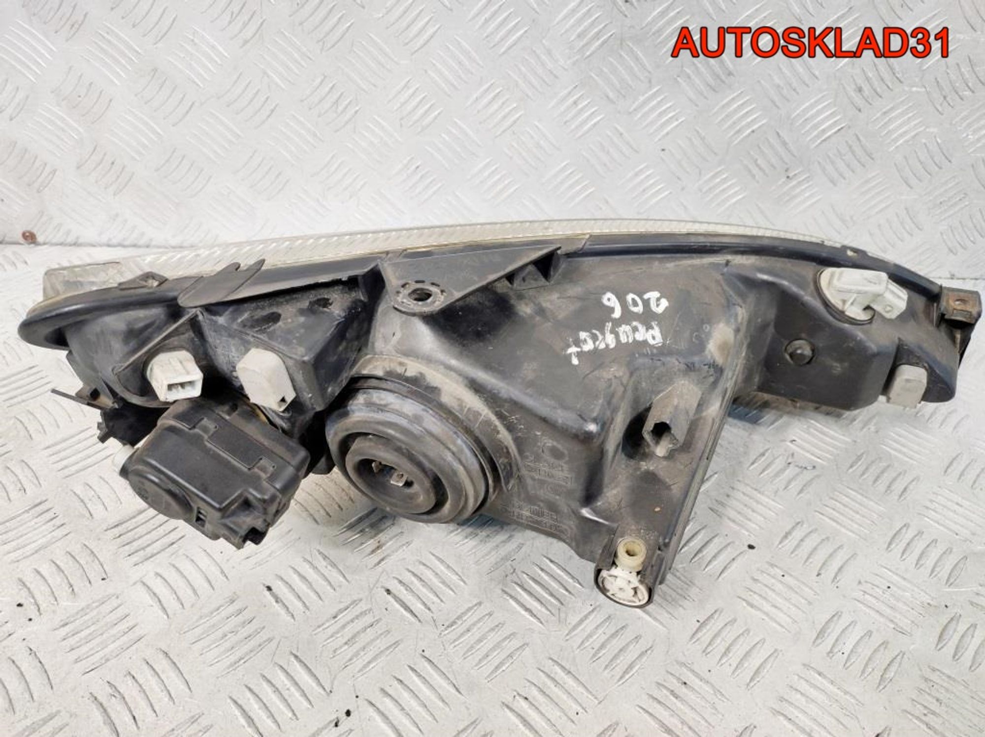 Фара левая Peugeot 206 89005132 Дорест, 4500 рублей, Дубовое