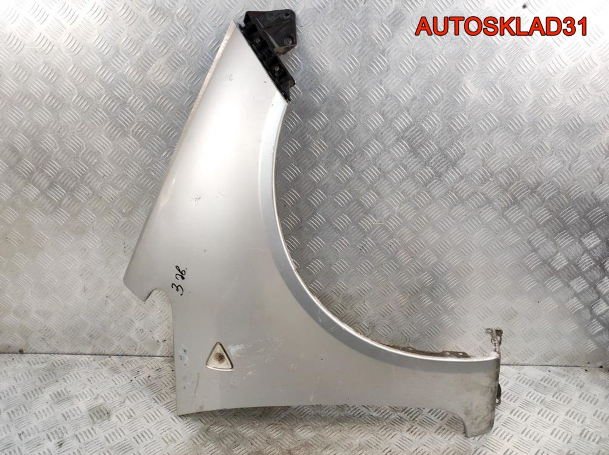 Крыло переднее правое три двери Mitsubishi Colt Z3 MN161904, 4500 рублей, Дубовое