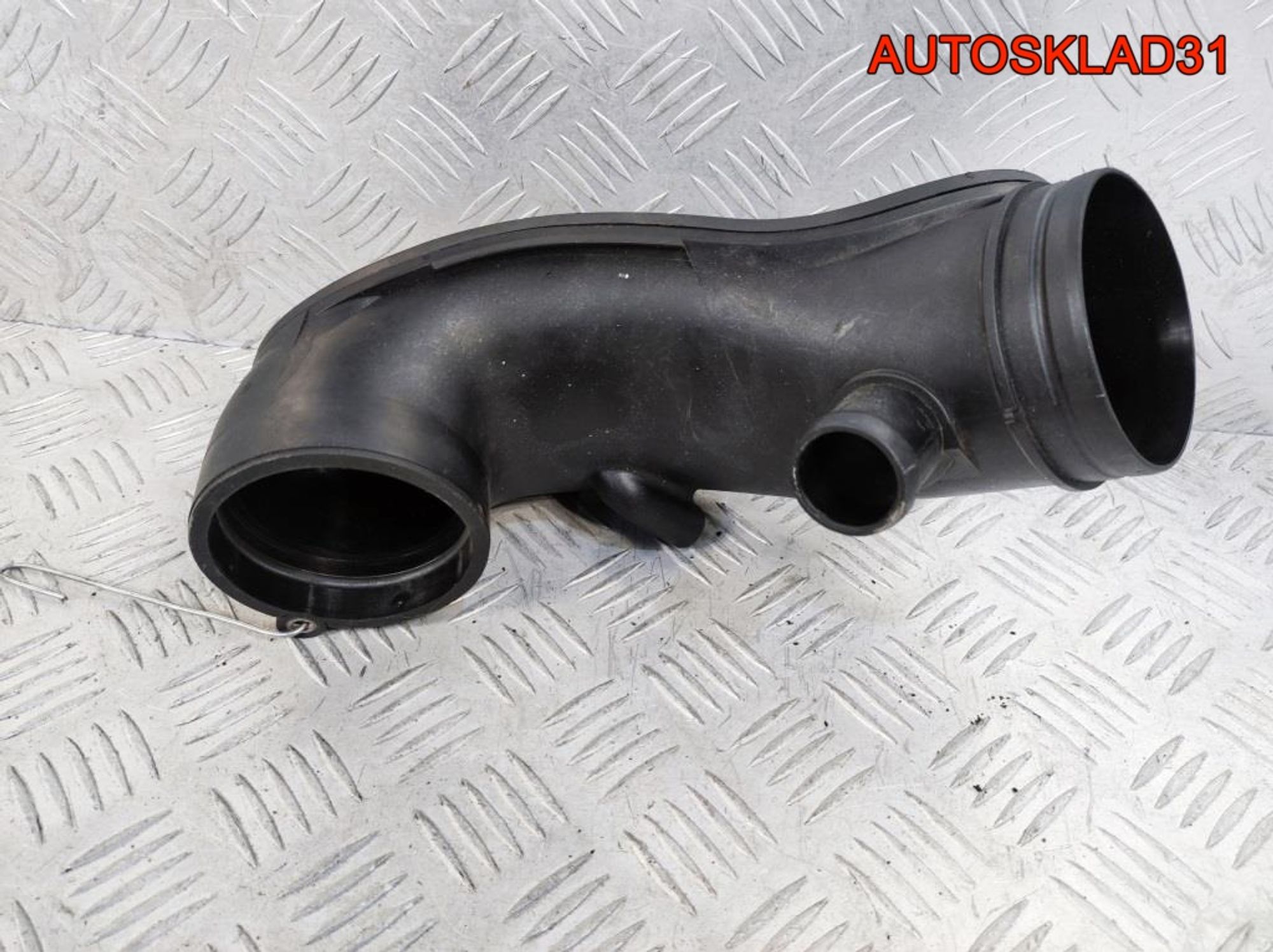 Патрубок воздушного фильтра Audi A6 C5 06C133354G, 900 рублей, Дубовое