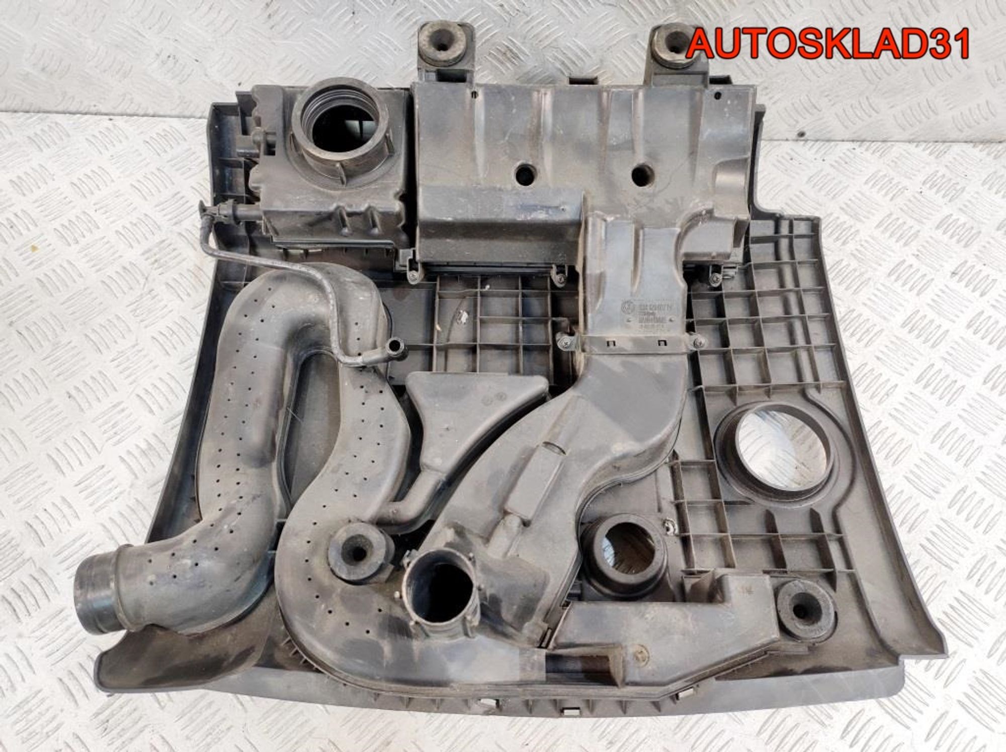 Корпус воздушного фильтра VW Passat B6 03C129607N, 4100 рублей, Дубовое