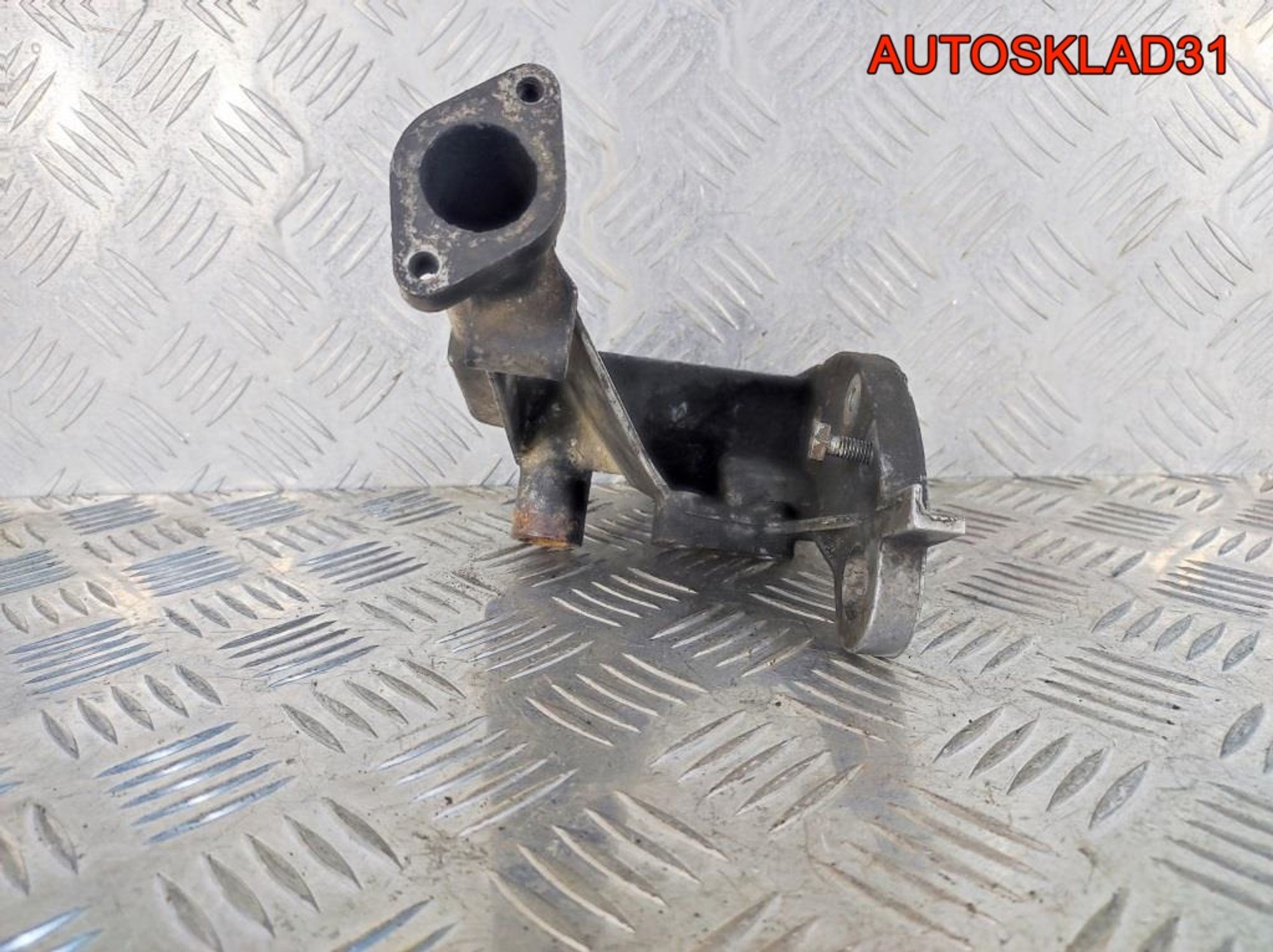 Фланец системы охлаждения Vito 638 A6112000690, 1700 рублей, Дубовое