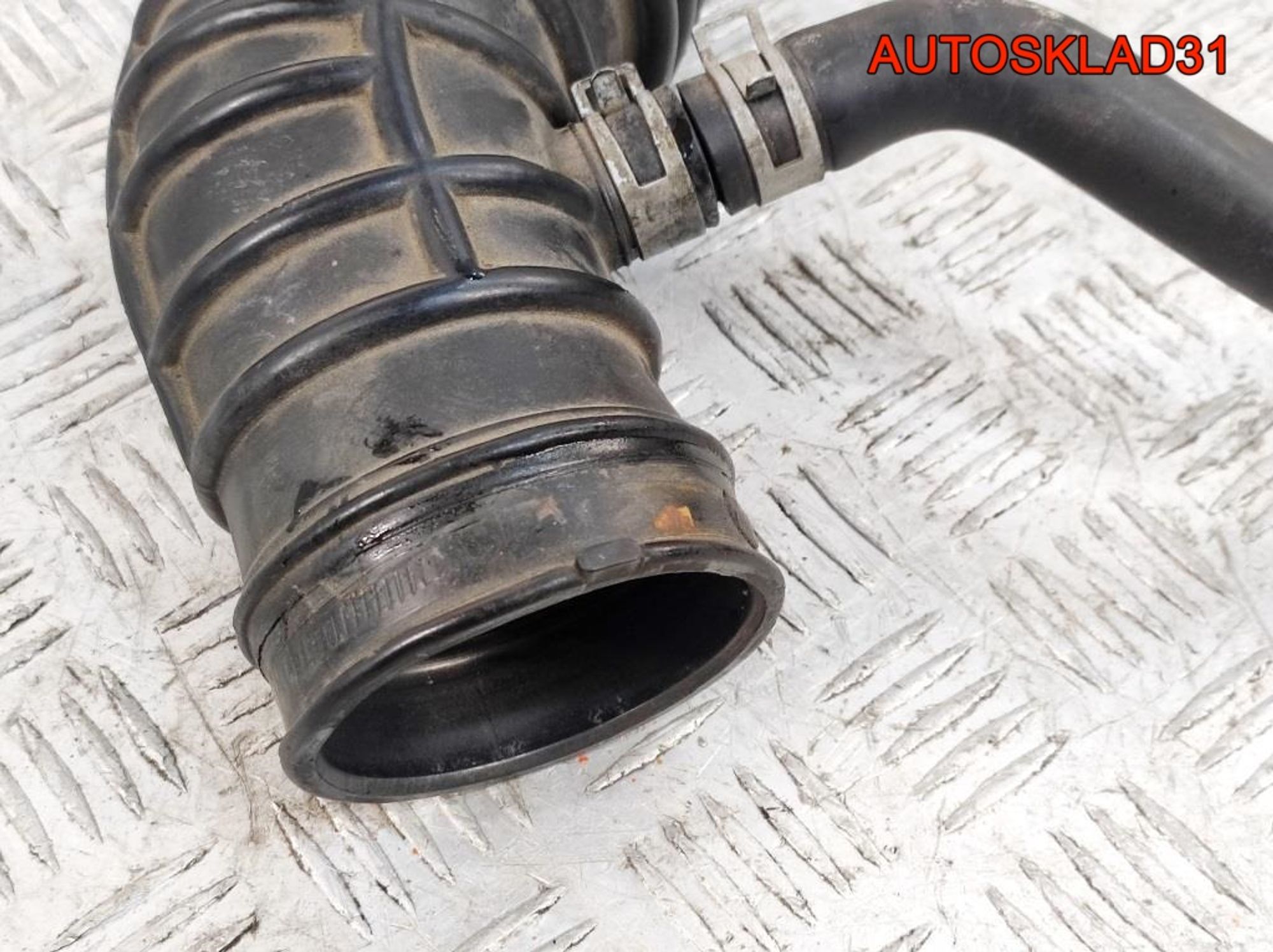 Патрубок воздушного фильтра Nissan Primera P11 165785V000, 1500 рублей, Дубовое