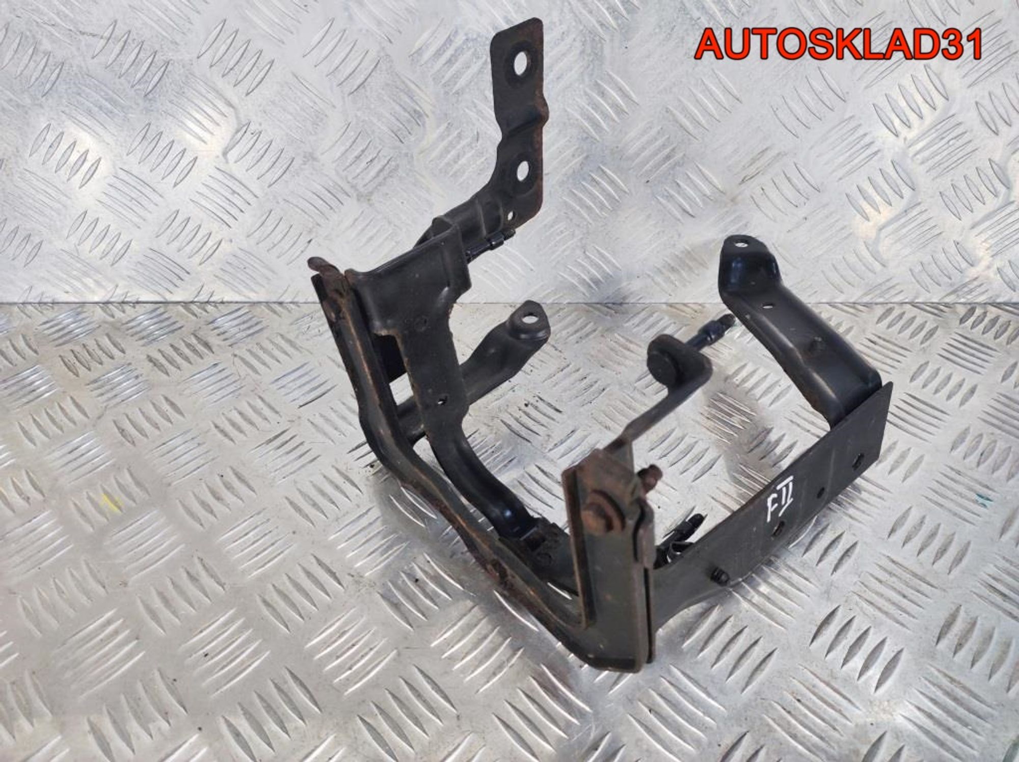 Кронштейн гидроусилителя Ford Focus 2 3M513K738AC, 900 рублей, Дубовое