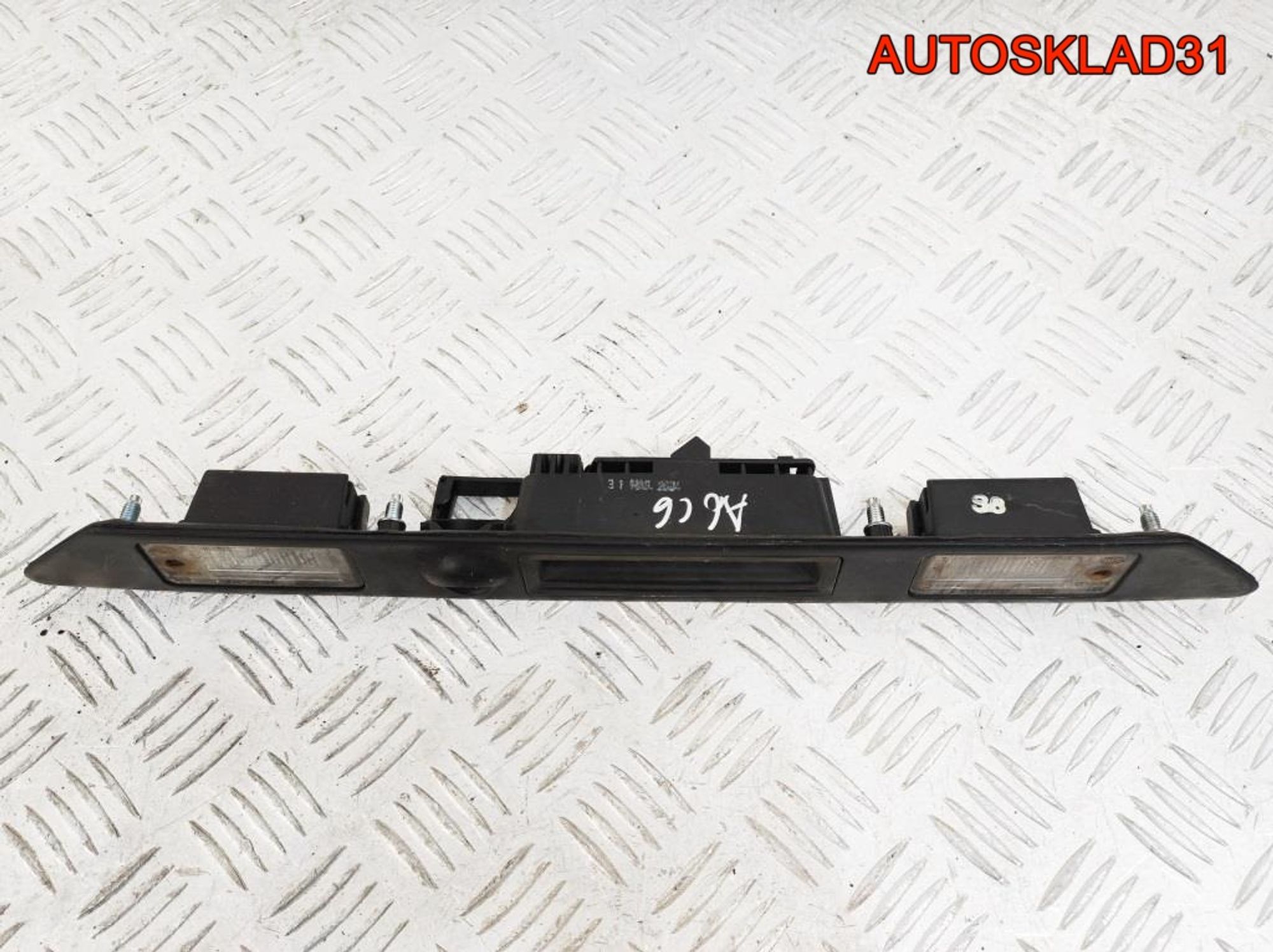 Накладка крышки багажника Audi A6 C6 8E0827574C, 4500 рублей, Дубовое
