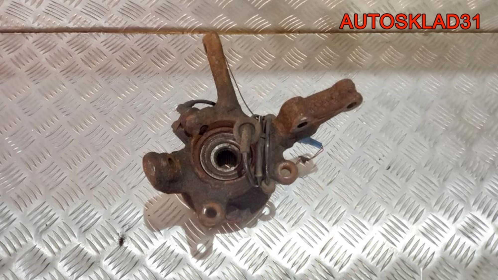 Кулак поворотный передний левый в сборе Nissan Almera N16 400154M400, 2500 рублей, Дубовое