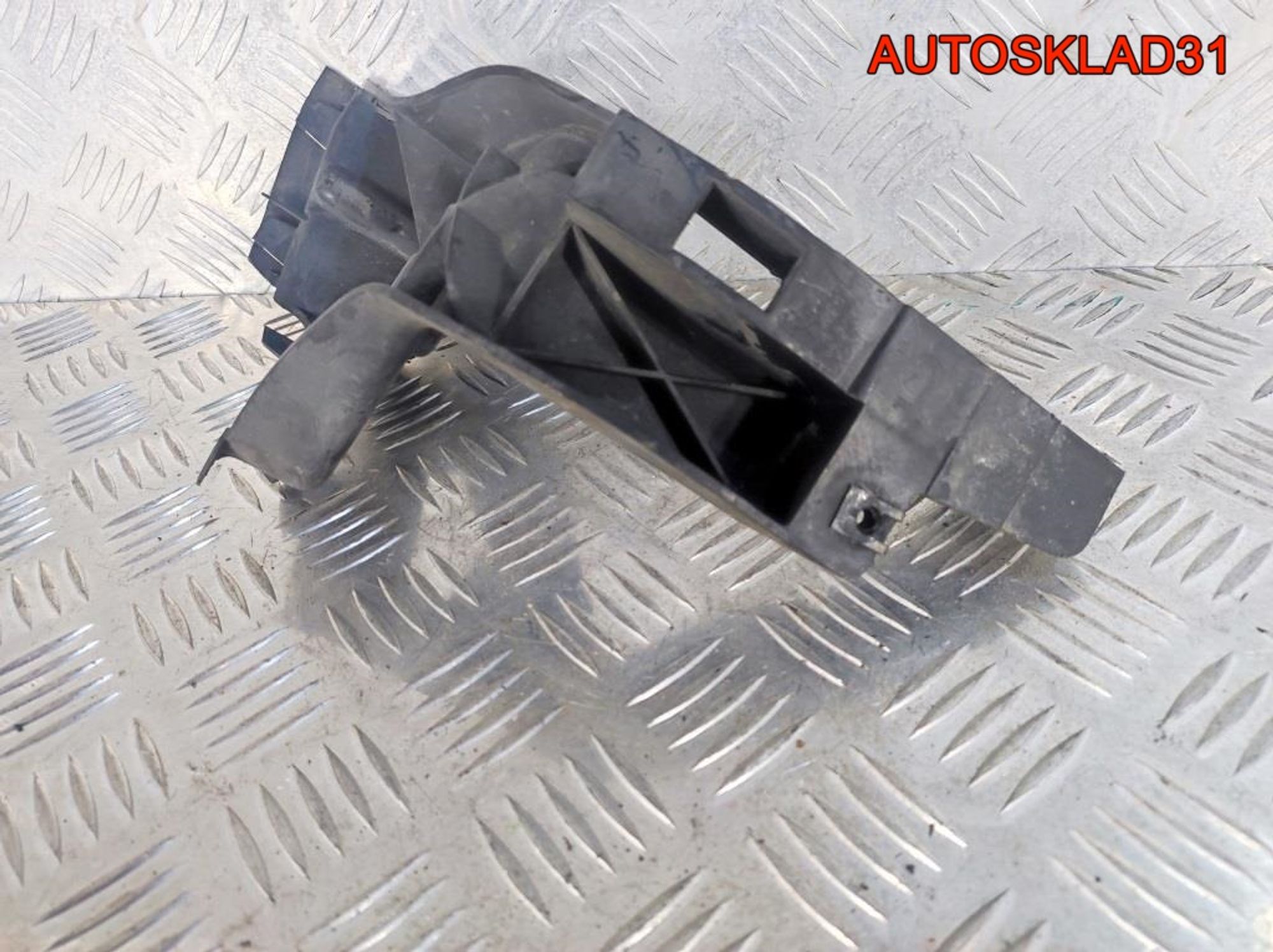 Кронштейн на порог задний левый Audi A8 D3, 900 рублей, Дубовое