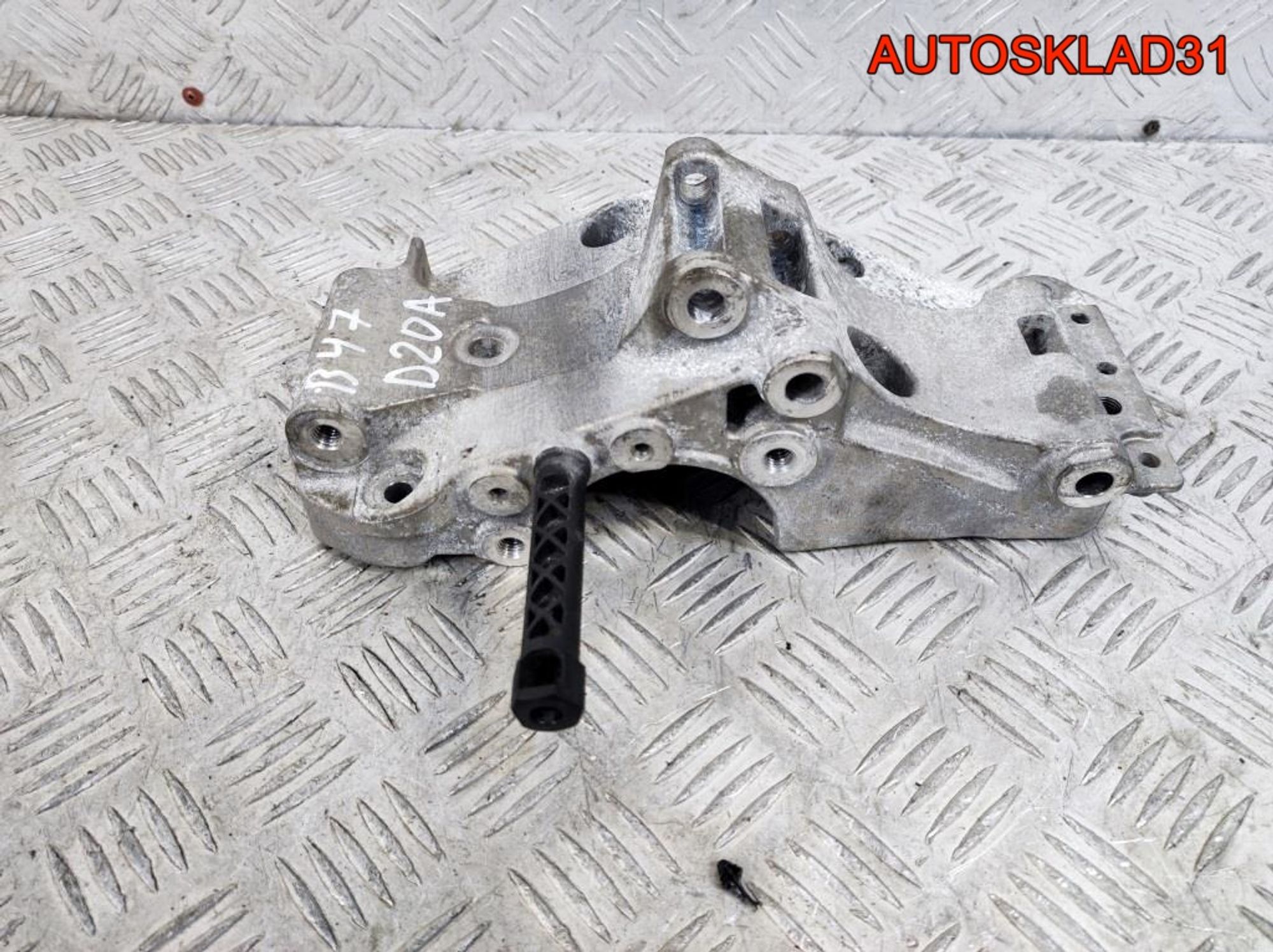 Кронштейн генератора BMW F30 В47D20A 11167619250, 1700 рублей, Дубовое