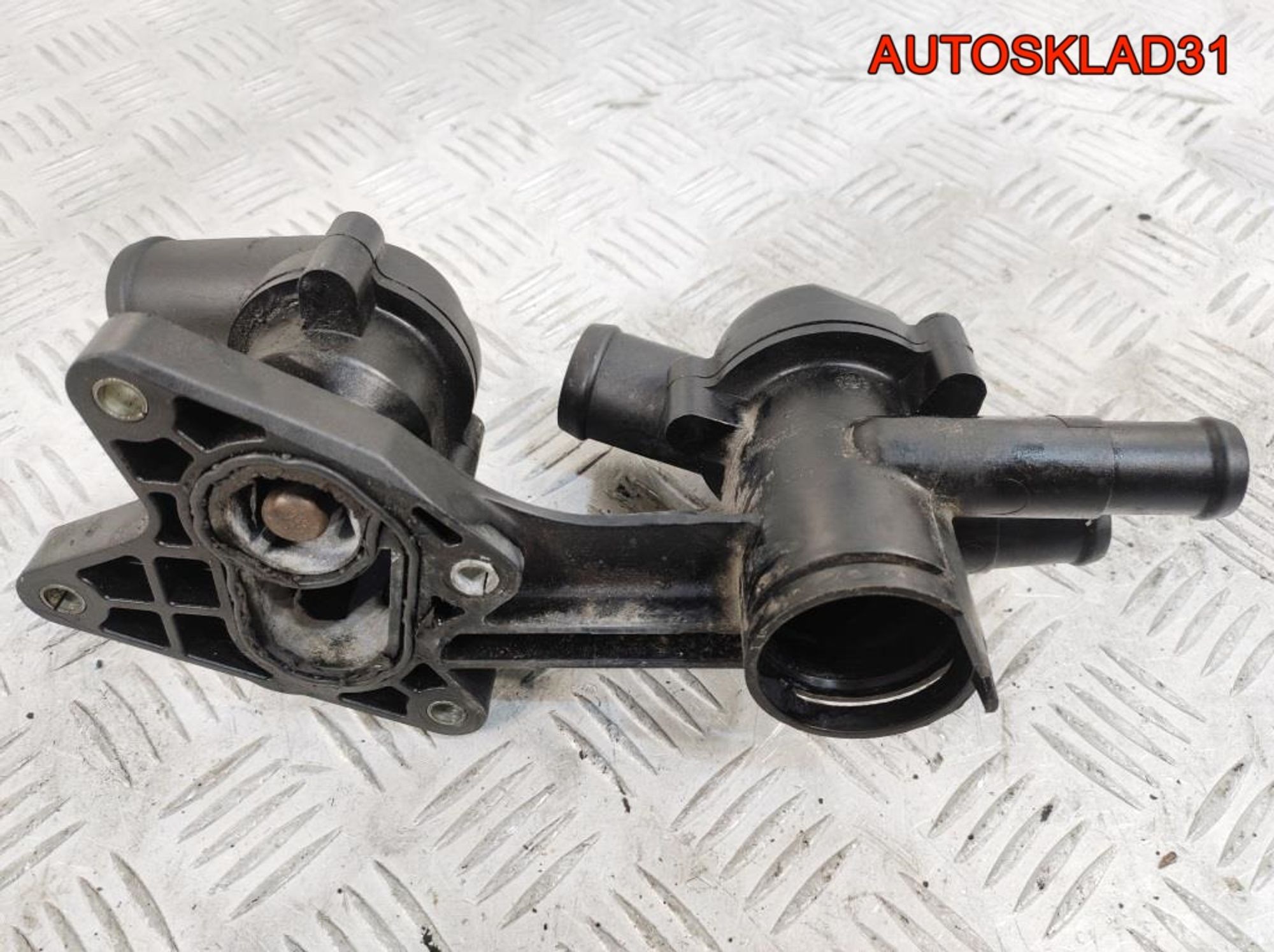 Корпус термостата VW Golf 4 1,4 BCA 03C121121D, 900 рублей, Дубовое