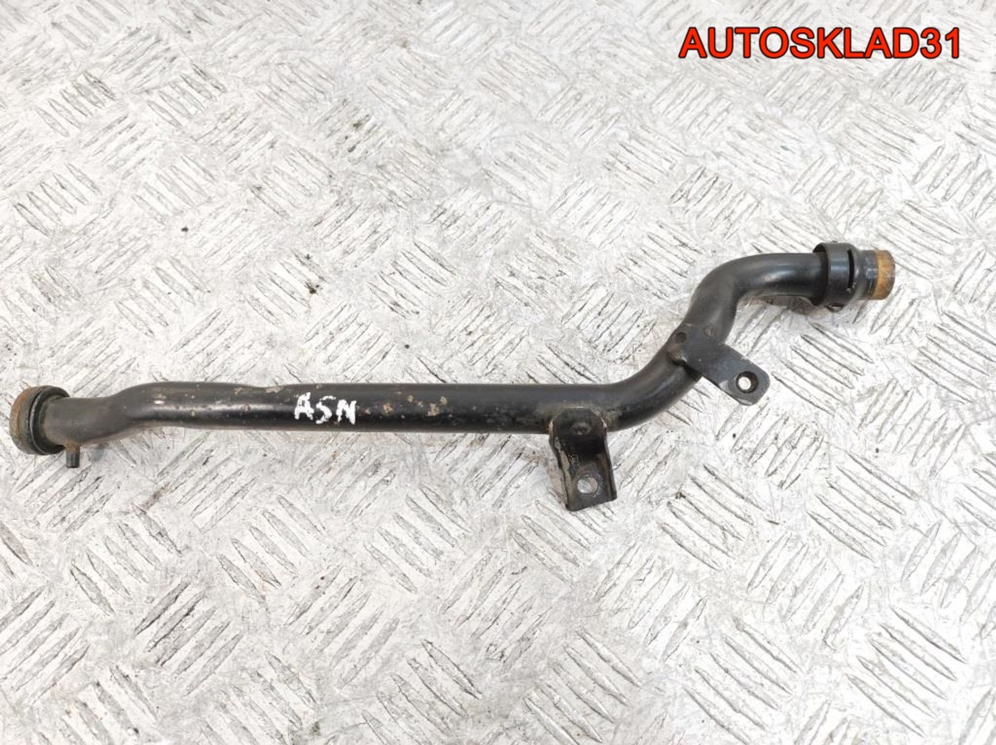 Трубка радиатора Audi A4 B6 3,0 ASN 06C121075F, 1000 рублей, Дубовое