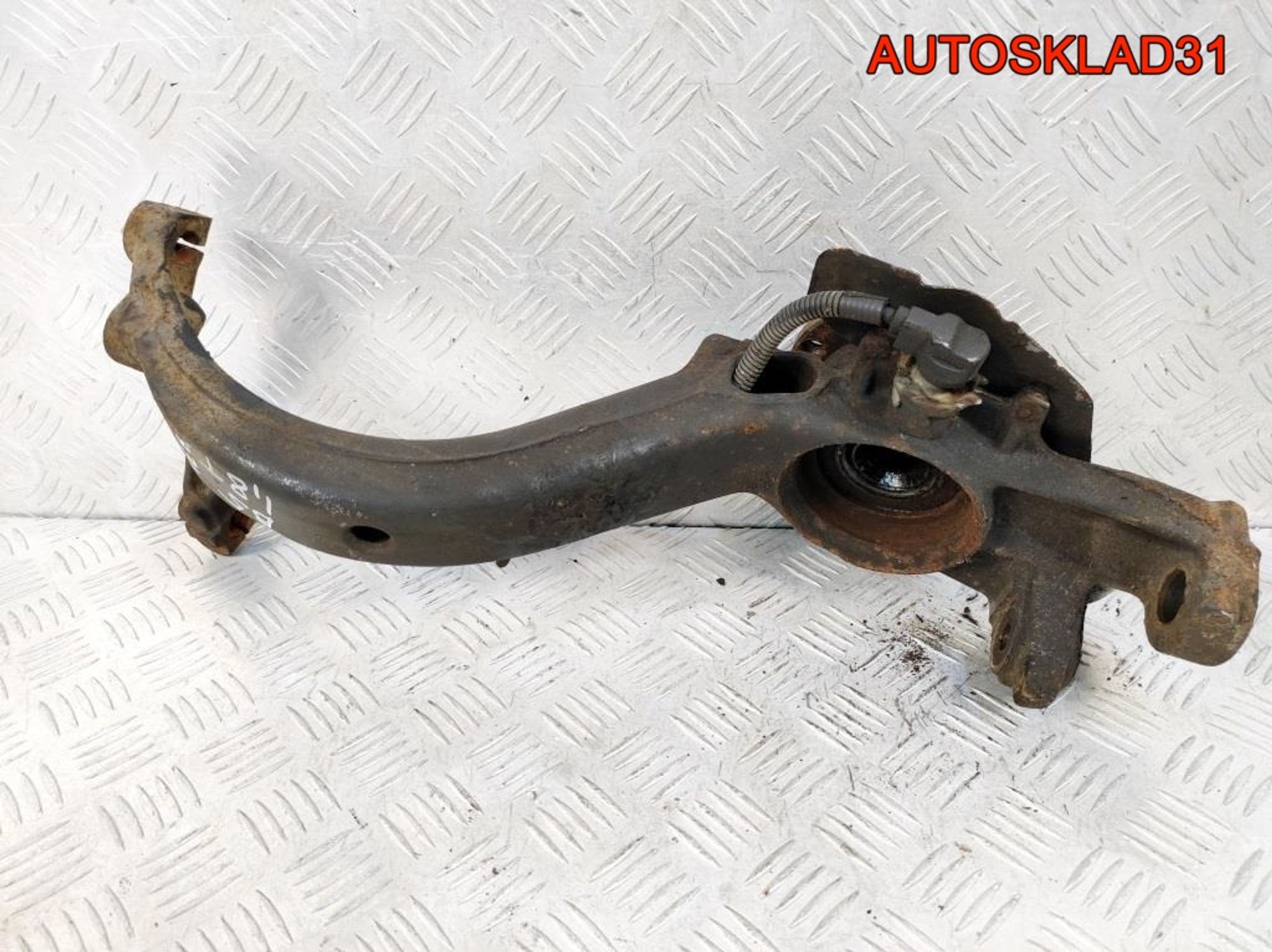 Кулак передний левый VW Passat B5 8D0407257M, 1200 рублей, Дубовое