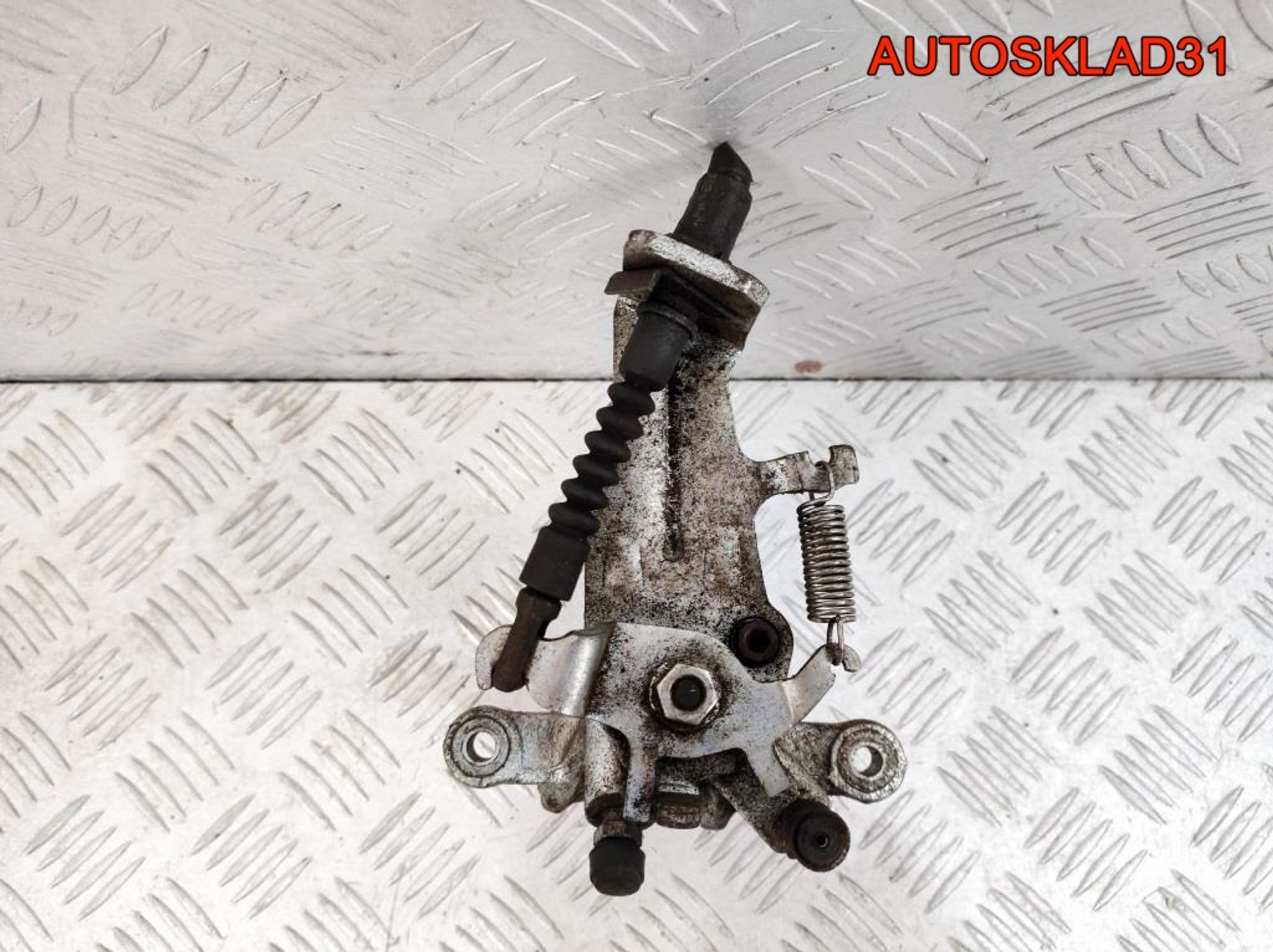 Суппорт тормозной задний левый Nissan Almera N16 44011BM40A, 3500 рублей, Дубовое