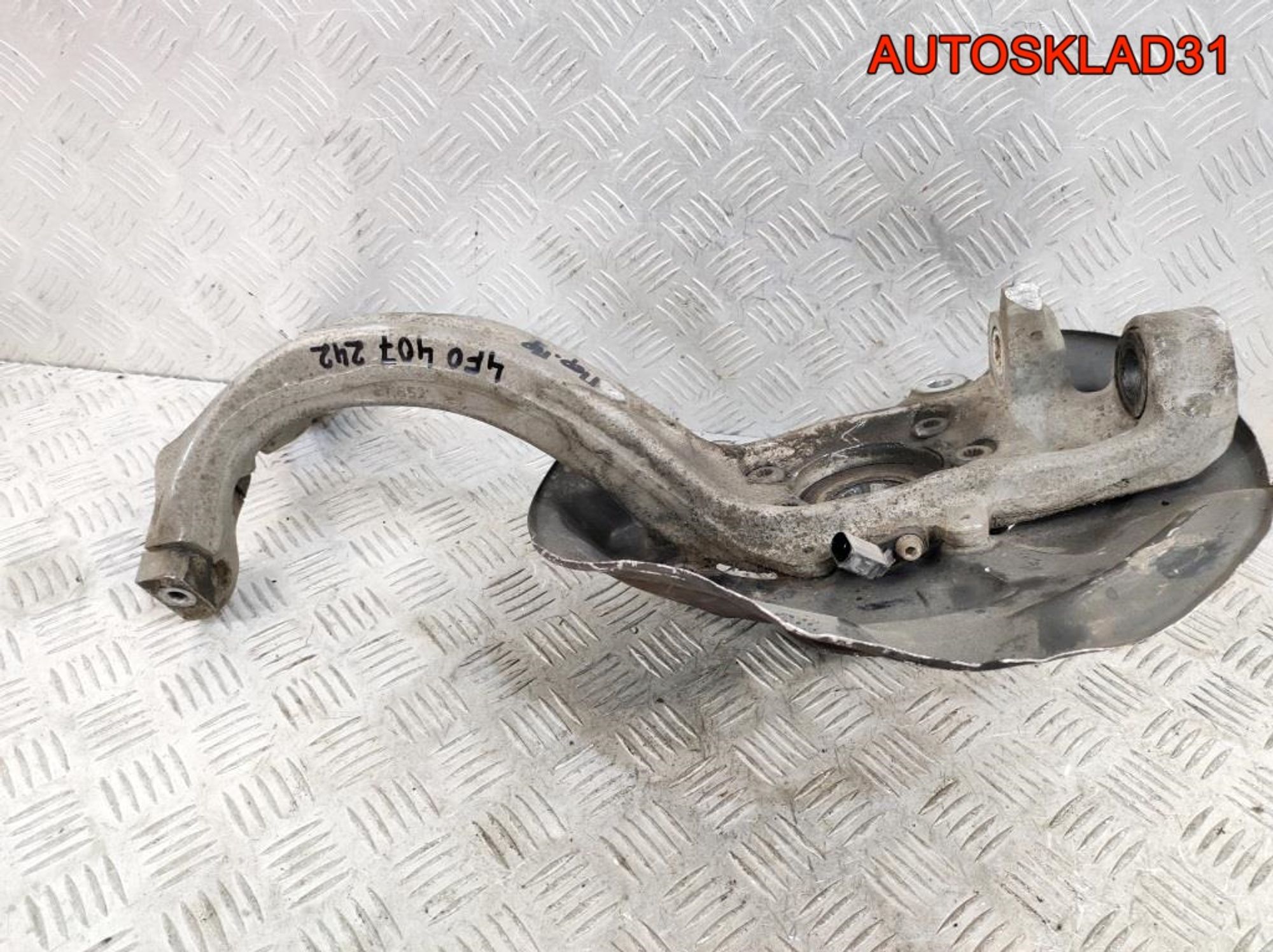 Кулак передний правый Audi A6 C6 4F0407242E, 7000 рублей, Дубовое
