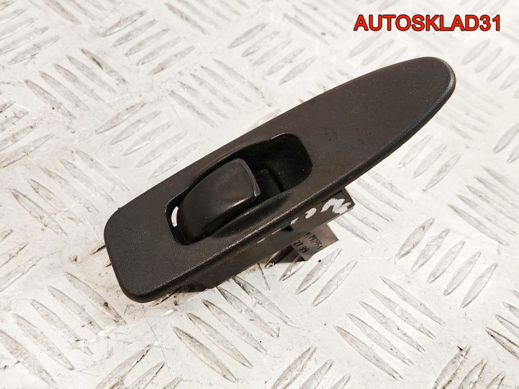 Кнопка стеклоподъемника Mitsubishi Carisma DA MR792851, 900 рублей, Дубовое