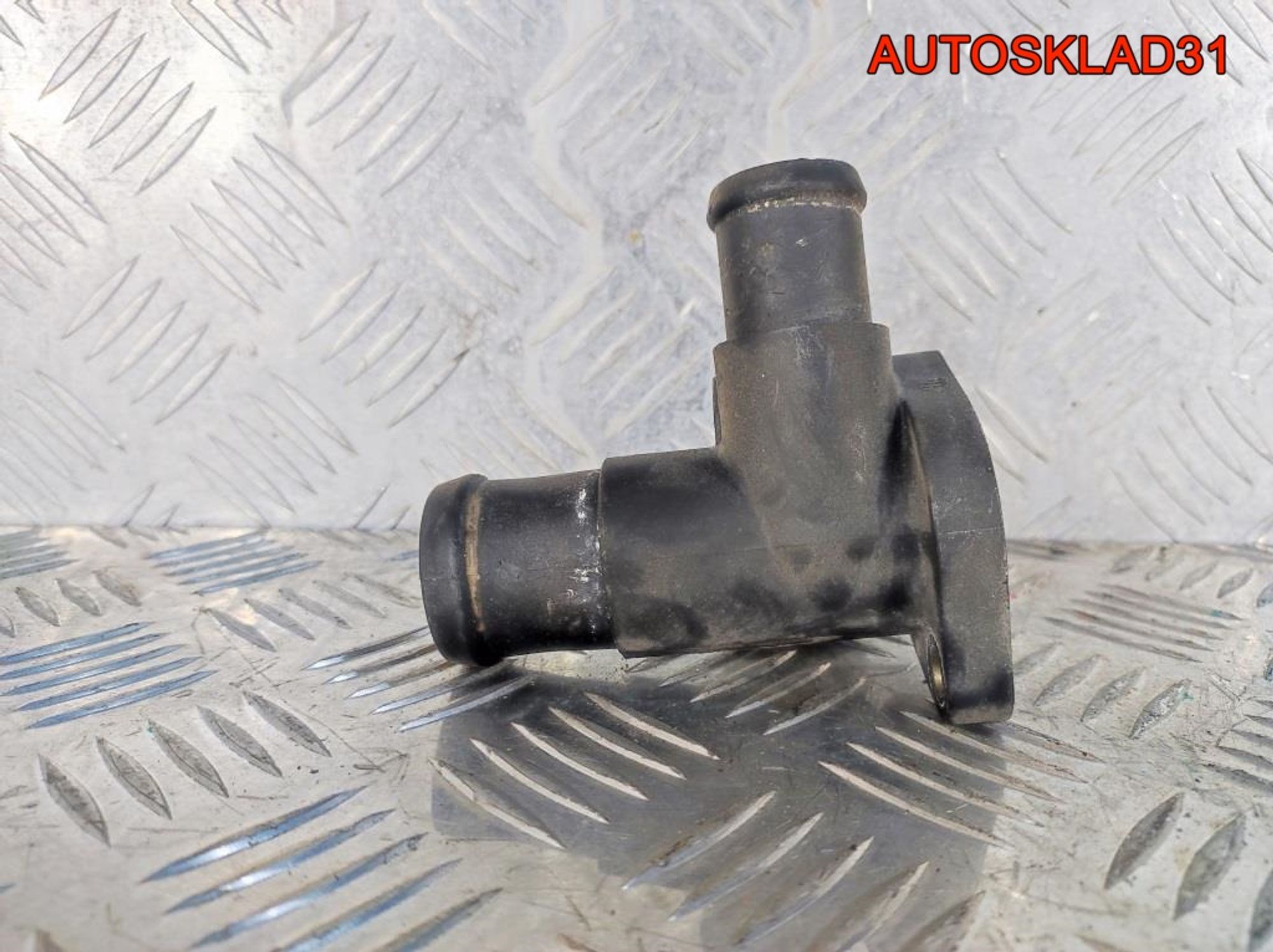 Фланец системы охлаждения Audi A4 B5 028121133, 600 рублей, Дубовое