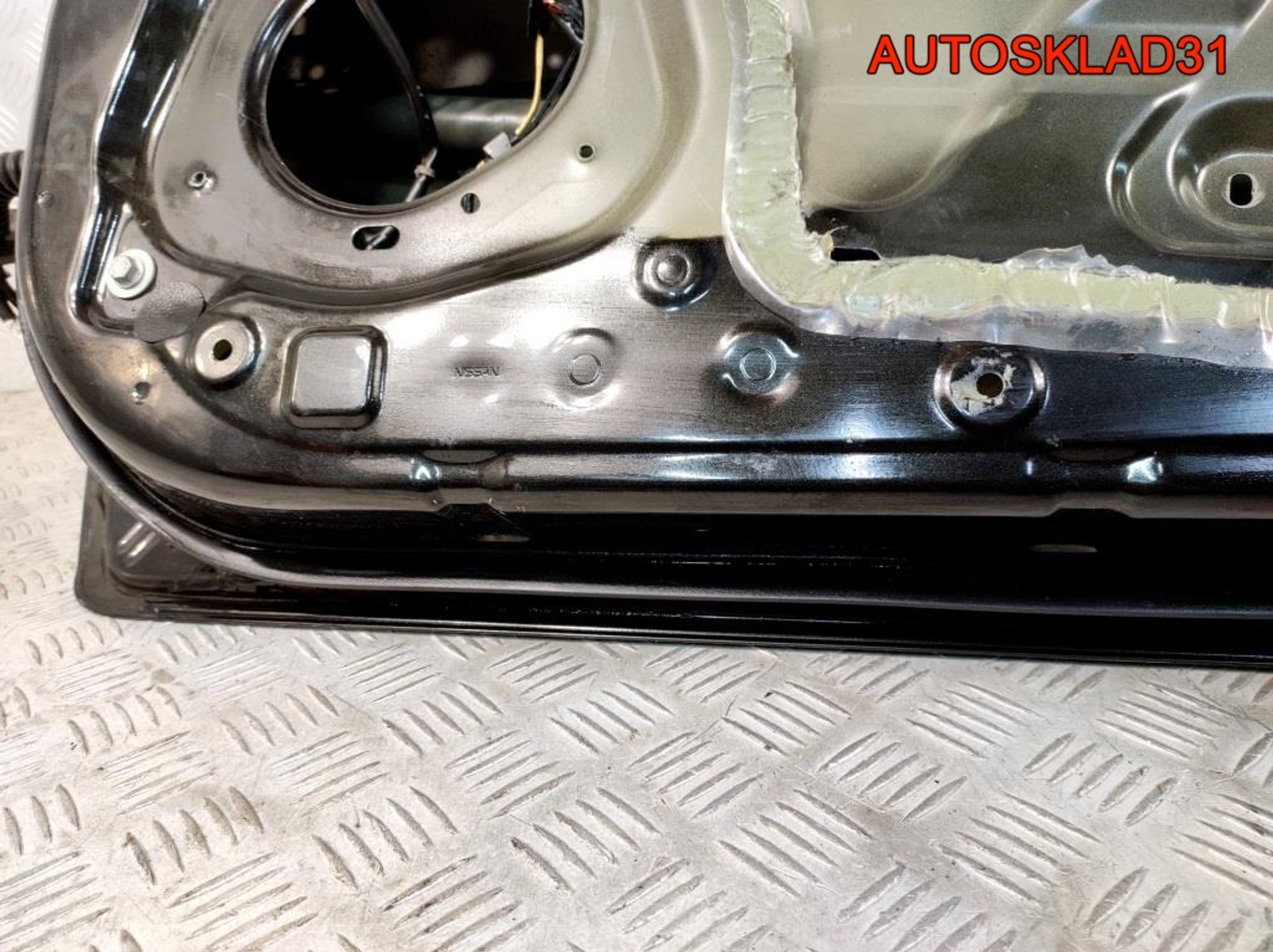 Дверь передняя правая Nissan Note E11 H01009U0M0, 12200 рублей, Дубовое