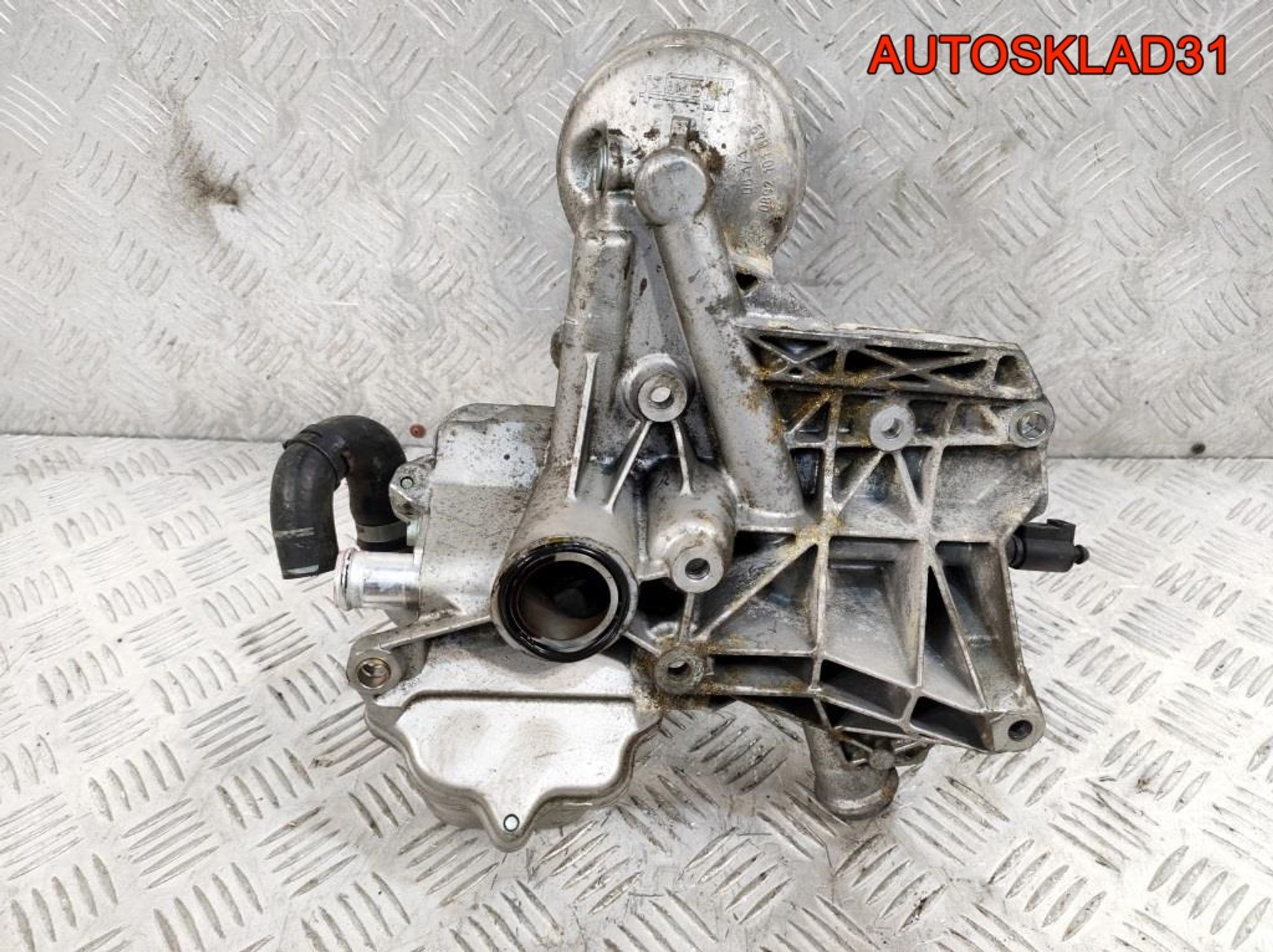 Корпус масляного фильтра Audi A8 D3 6.0BHT 07D115911J, 3600 рублей, Дубовое