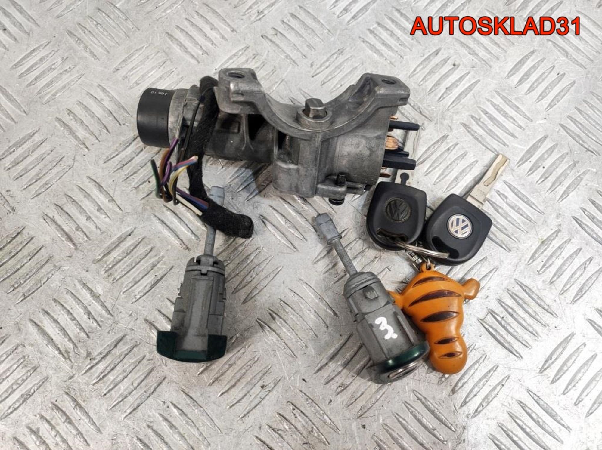 Комплект замок зажигания и личинки с ключом VW Passat B5 4B0905851A, 5400 рублей, Дубовое