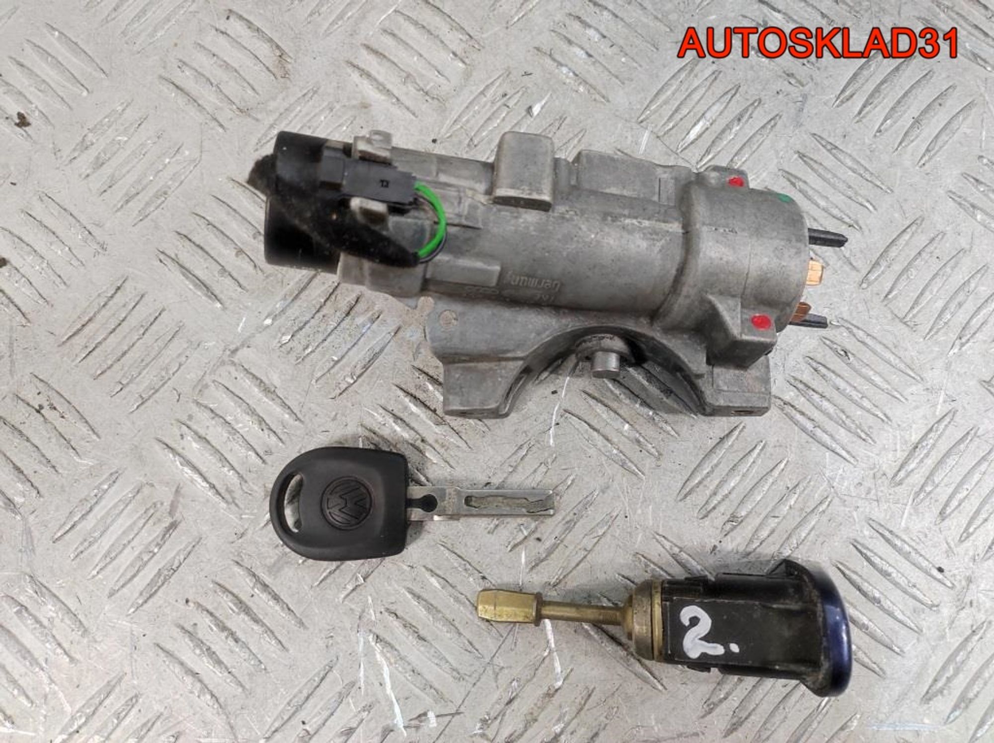 Комплект замок зажигания и личинки с ключом VW Passat B5 4B0905851, 3600 рублей, Дубовое