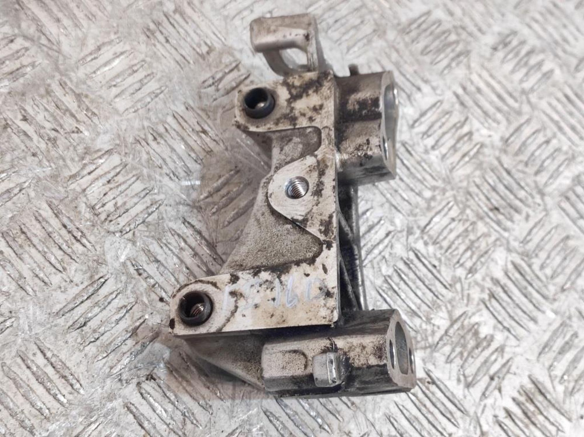 Кронштейн двигателя правый Ford Focus 2 1,6 Дизель 9643574880, 800 рублей, Дубовое