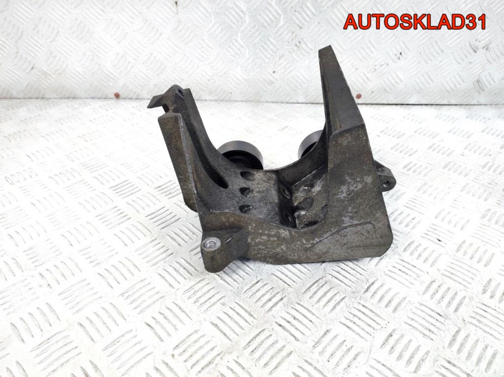 Кронштейн генератора Ford Fiesta Mk5 А9А 1149701, 1300 рублей, Дубовое