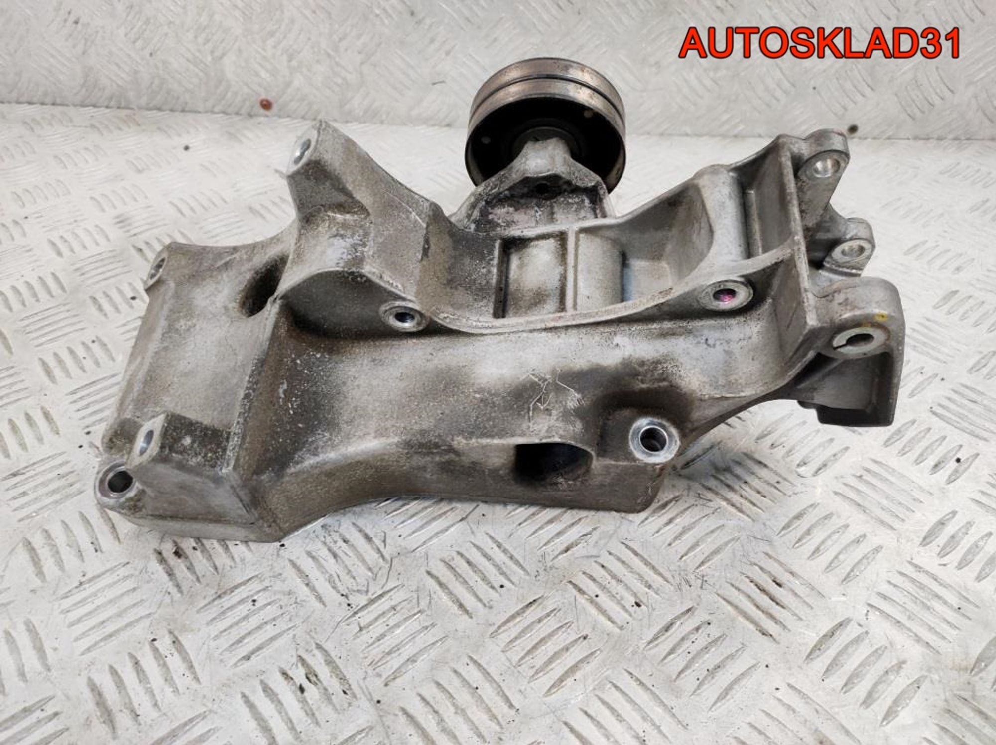 Кронштейн генератора VW Golf 4 1,6 BAD Бензин 032145169AD, 1800 рублей, Дубовое