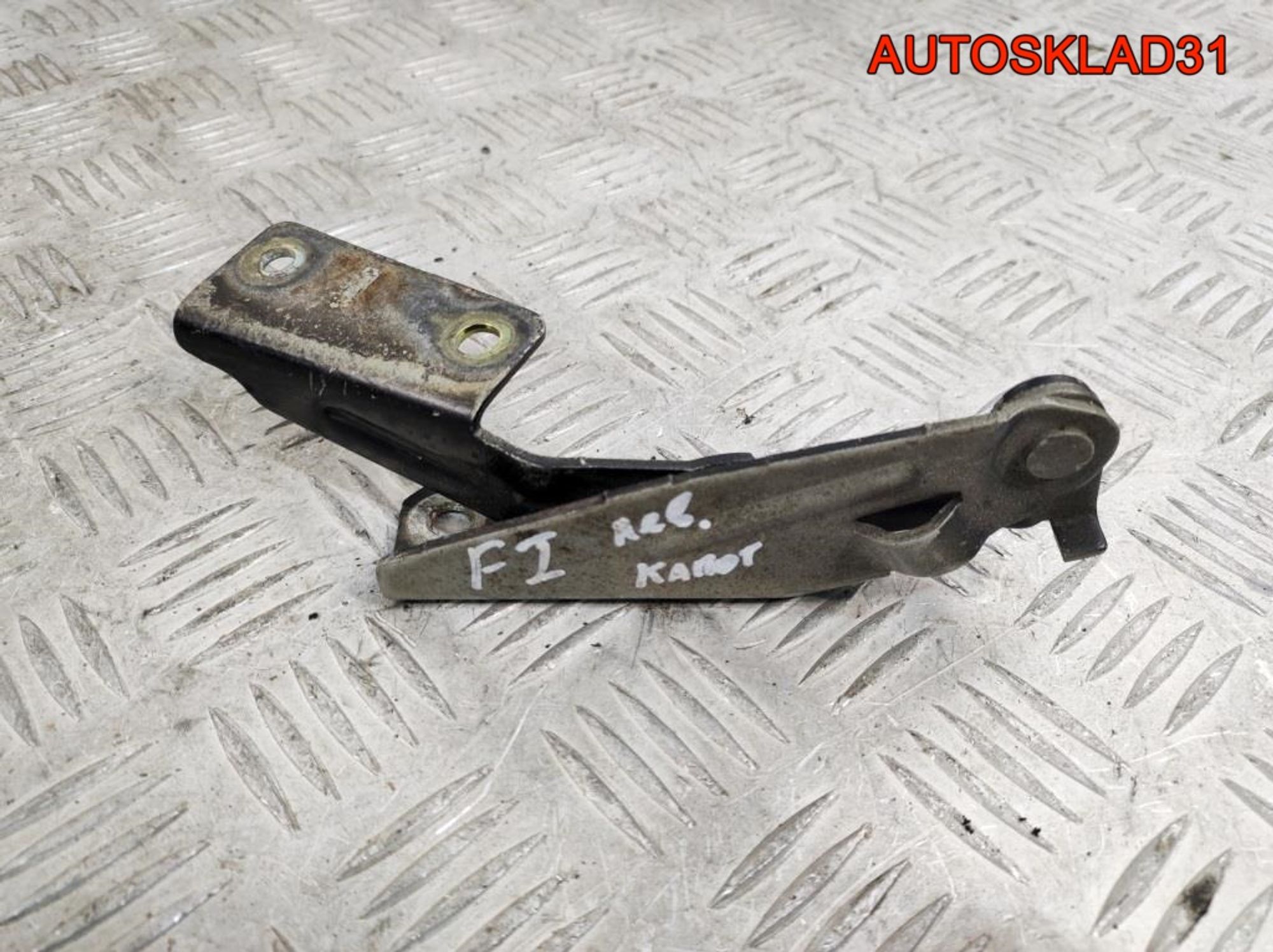 Петля капота левая Ford Focus 1 XS4116801AF, 900 рублей, Дубовое
