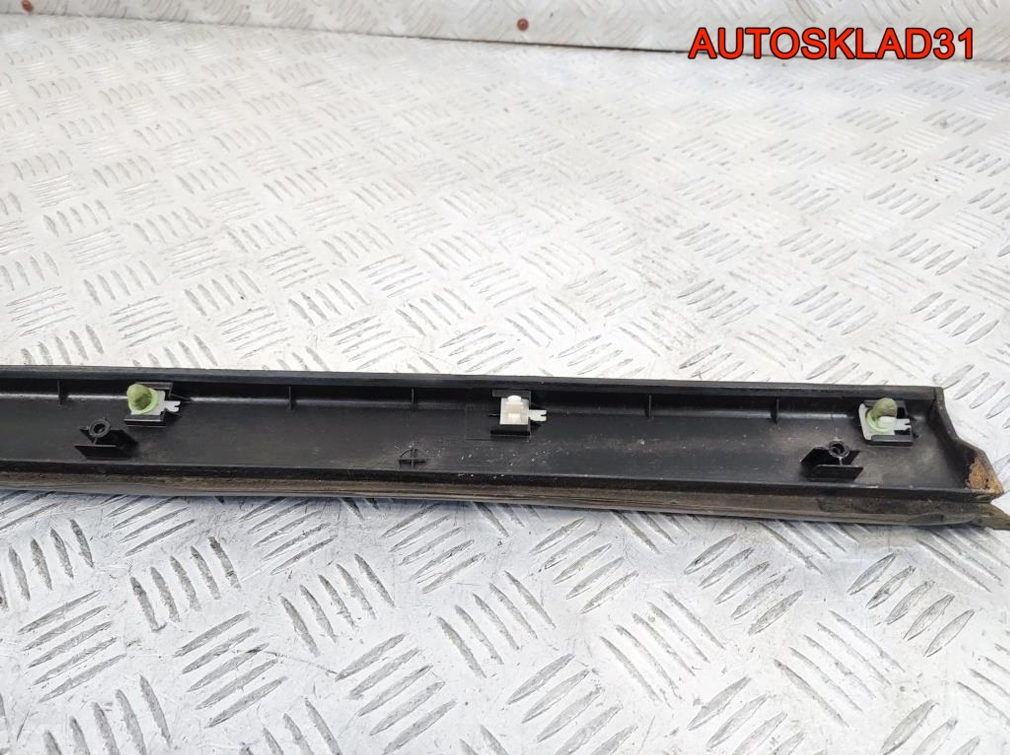 Молдинг перед правой двери VW Passat B5 3B0854940B, 900 рублей, Дубовое