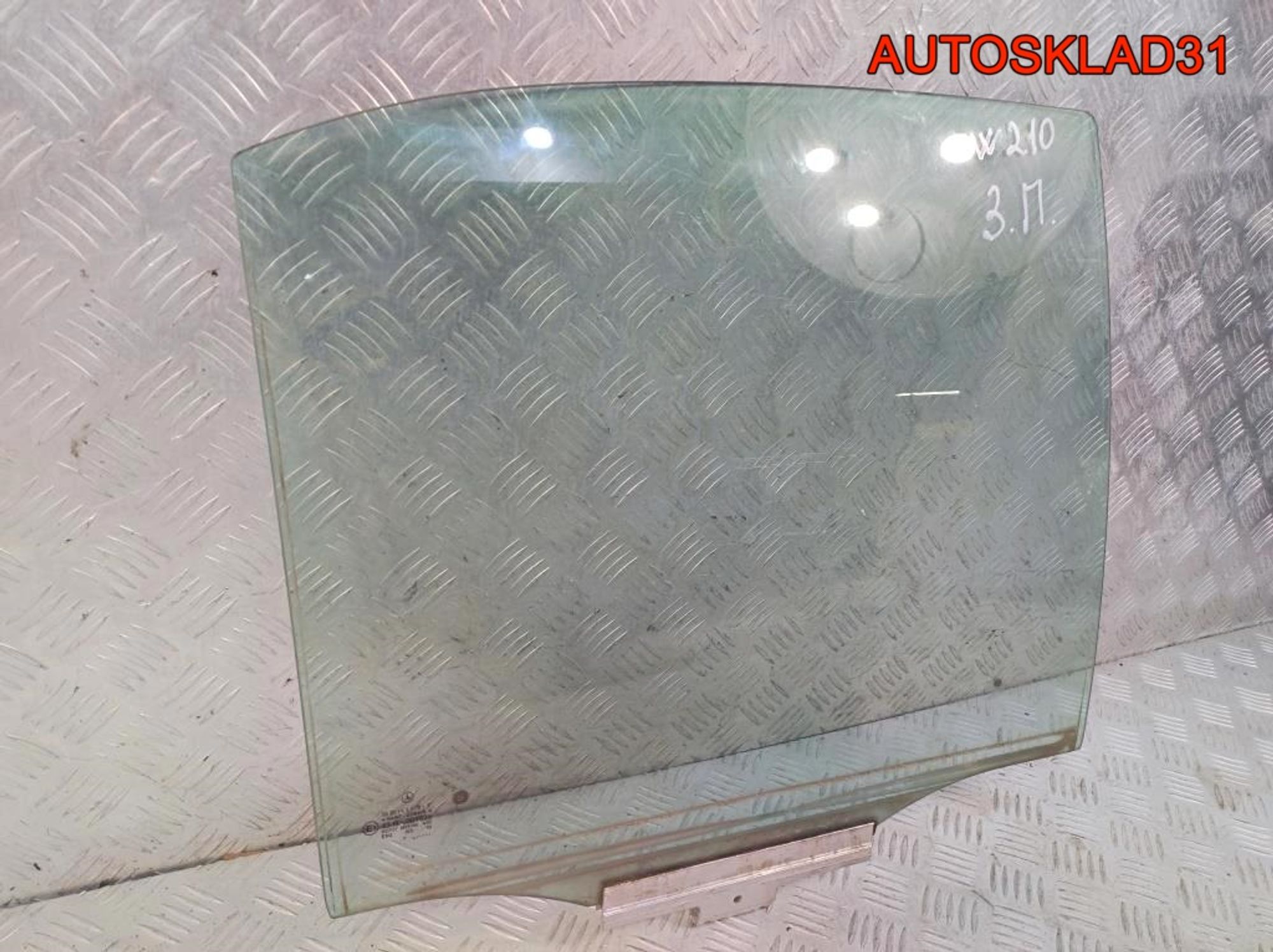 Стекло двери задней правой Mercedes W210 Седан, 900 рублей, Дубовое