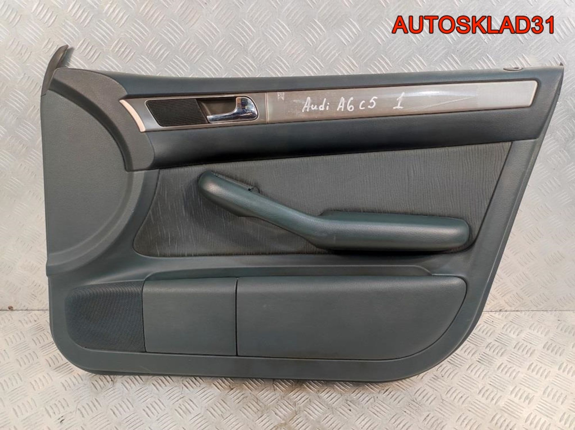 Обшивка двери передней правой Audi A6 C5 4B1867104GNA, 900 рублей, Дубовое