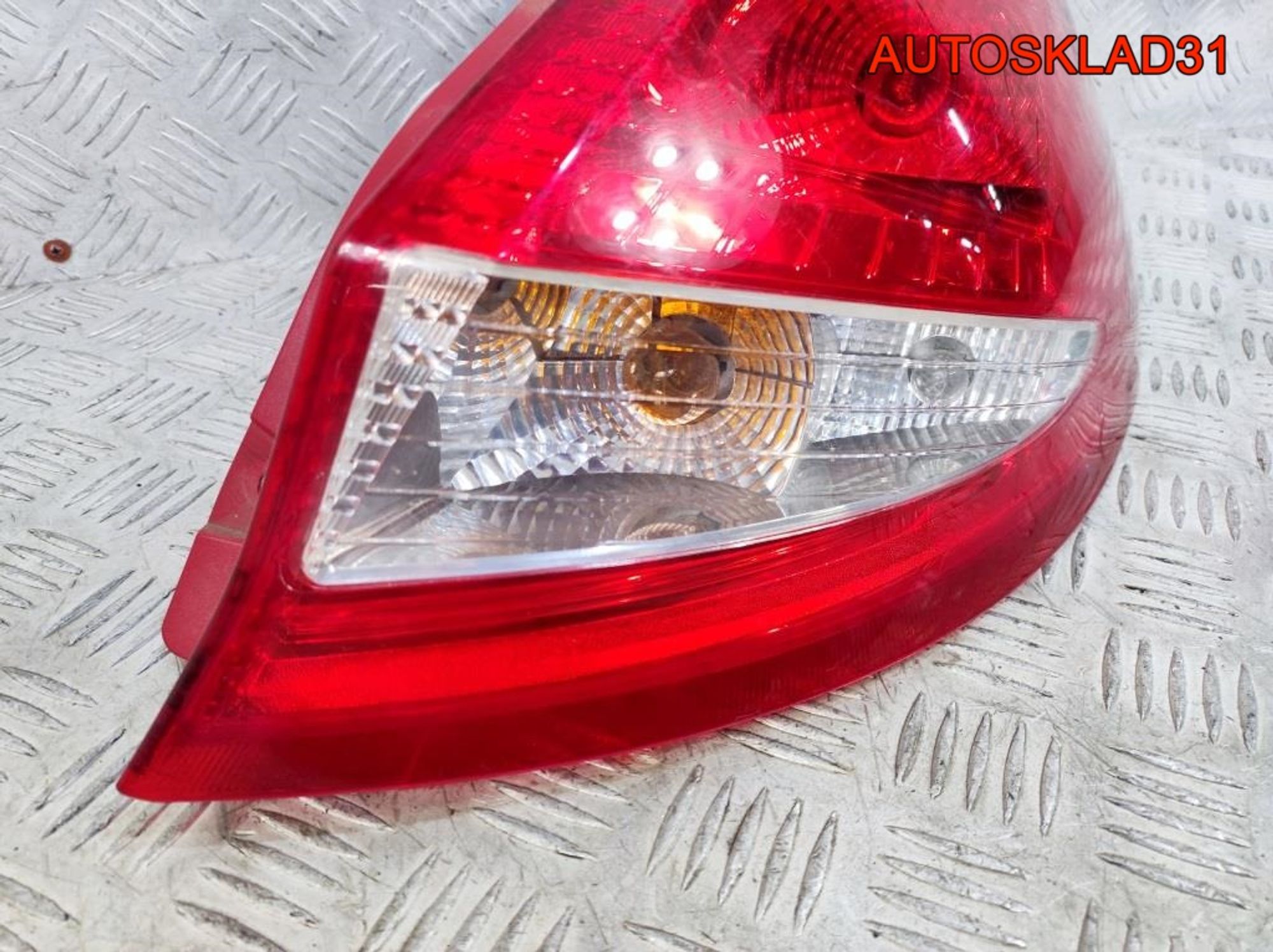 Фонарь задний правый Ford Fiesta 8A6113404AE, 3300 рублей, Дубовое