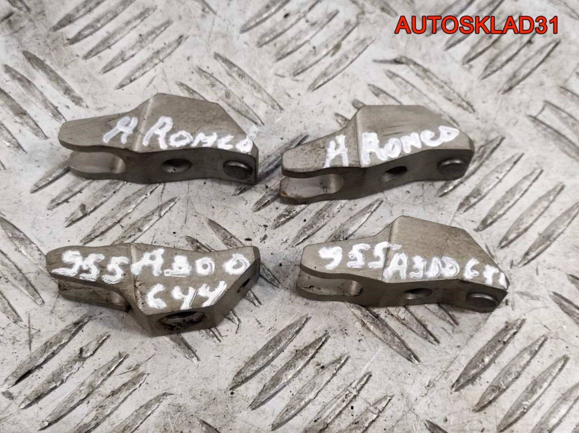 Кронштейны форсунок Alfa Romeo Giulietta 3 1,6 955 A3.000 Дизeль, 1500 рублей, Дубовое