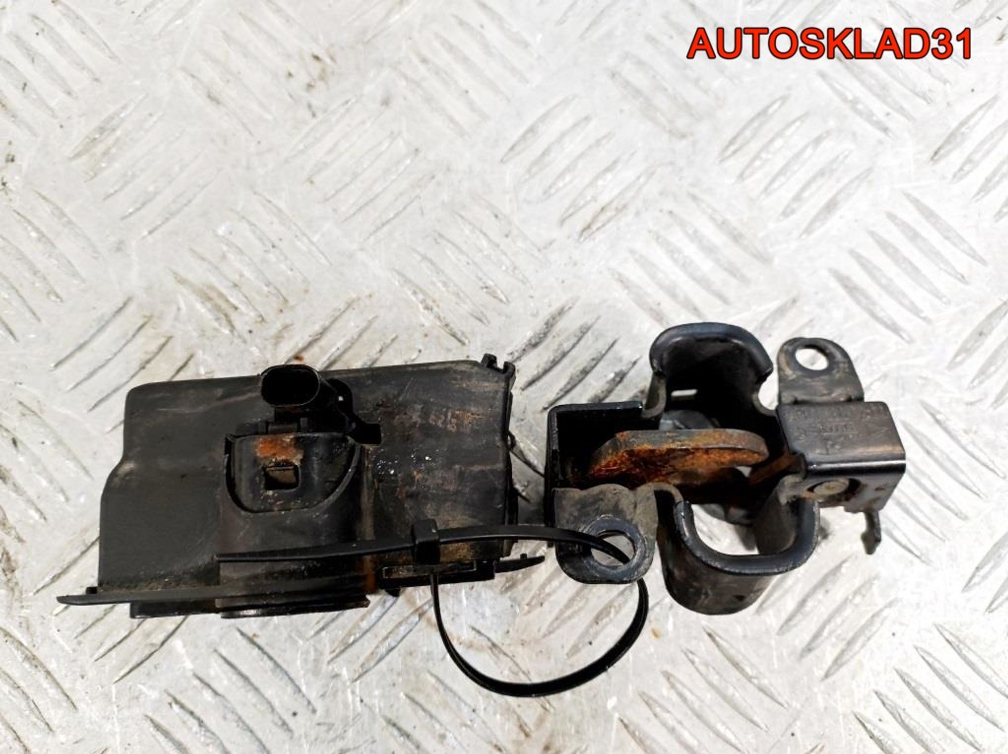 Замок капота Mercedes-Benz W203 A2038800060, 1400 рублей, Дубовое