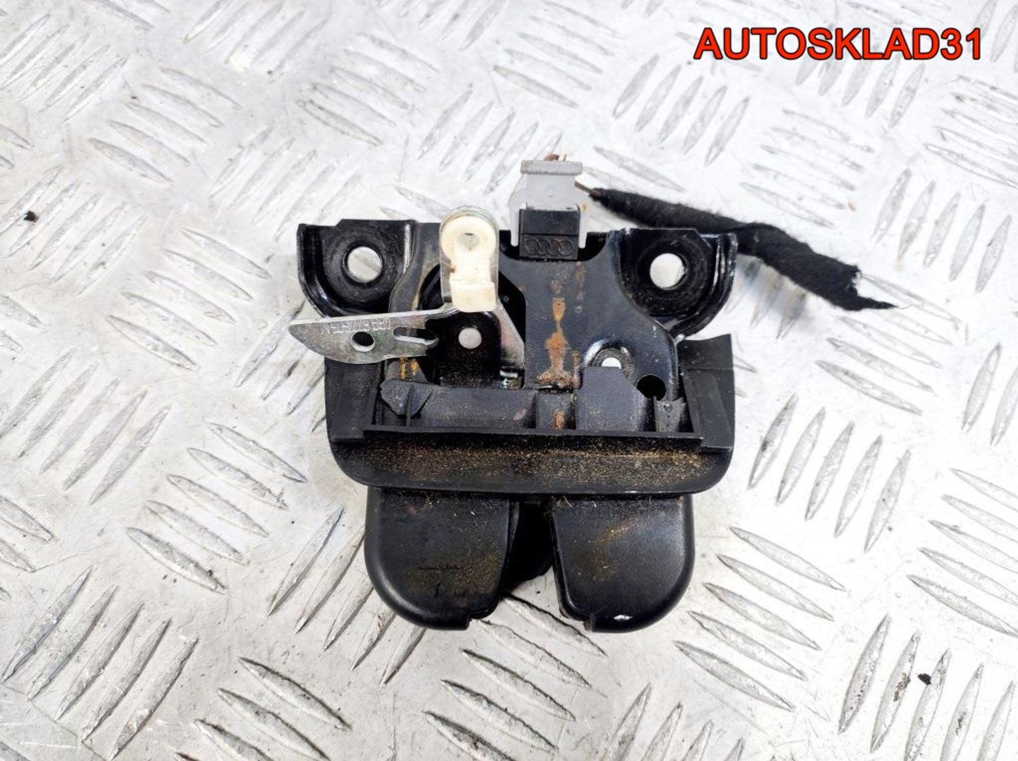 Замок багажника Audi A4 B6 4B9827505N Универсал, 1300 рублей, Дубовое