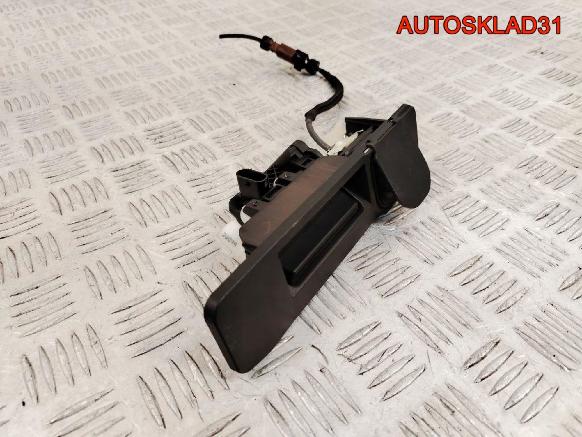 Ручка двери багажника с камерой Mercedes Benz W166 A1667500993, 12000 рублей, Дубовое
