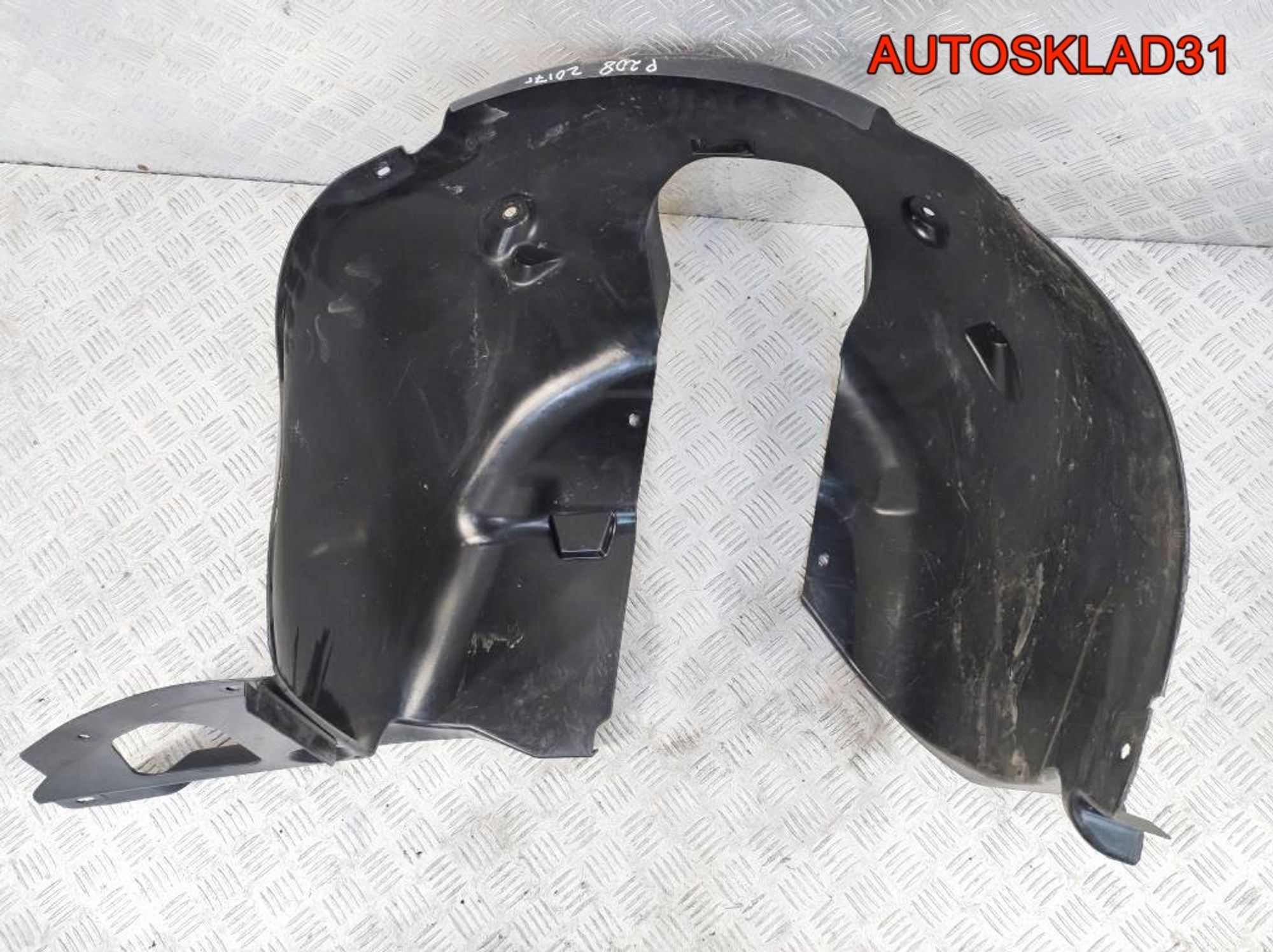 Локер передний левый Peugeot 208 9673768880, 2100 рублей, Дубовое