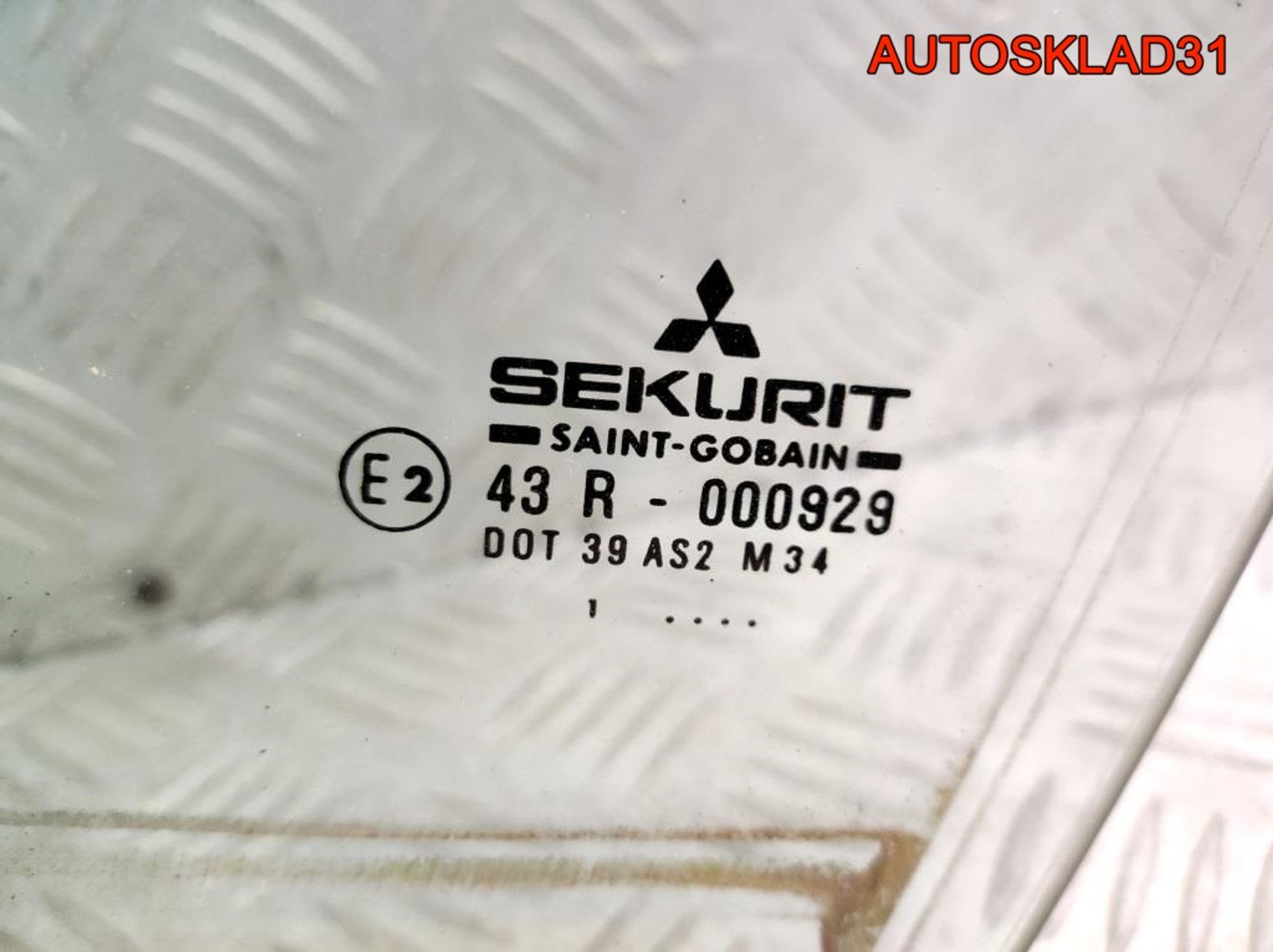 Стекло двери левой Mitsubishi Carisma MR720212, 1400 рублей, Дубовое