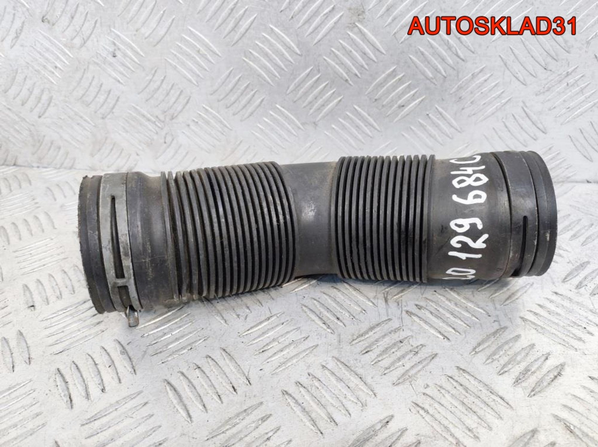 Патрубок воздушного фильтра VW Polo AМF 6Q0129684C, 900 рублей, Дубовое