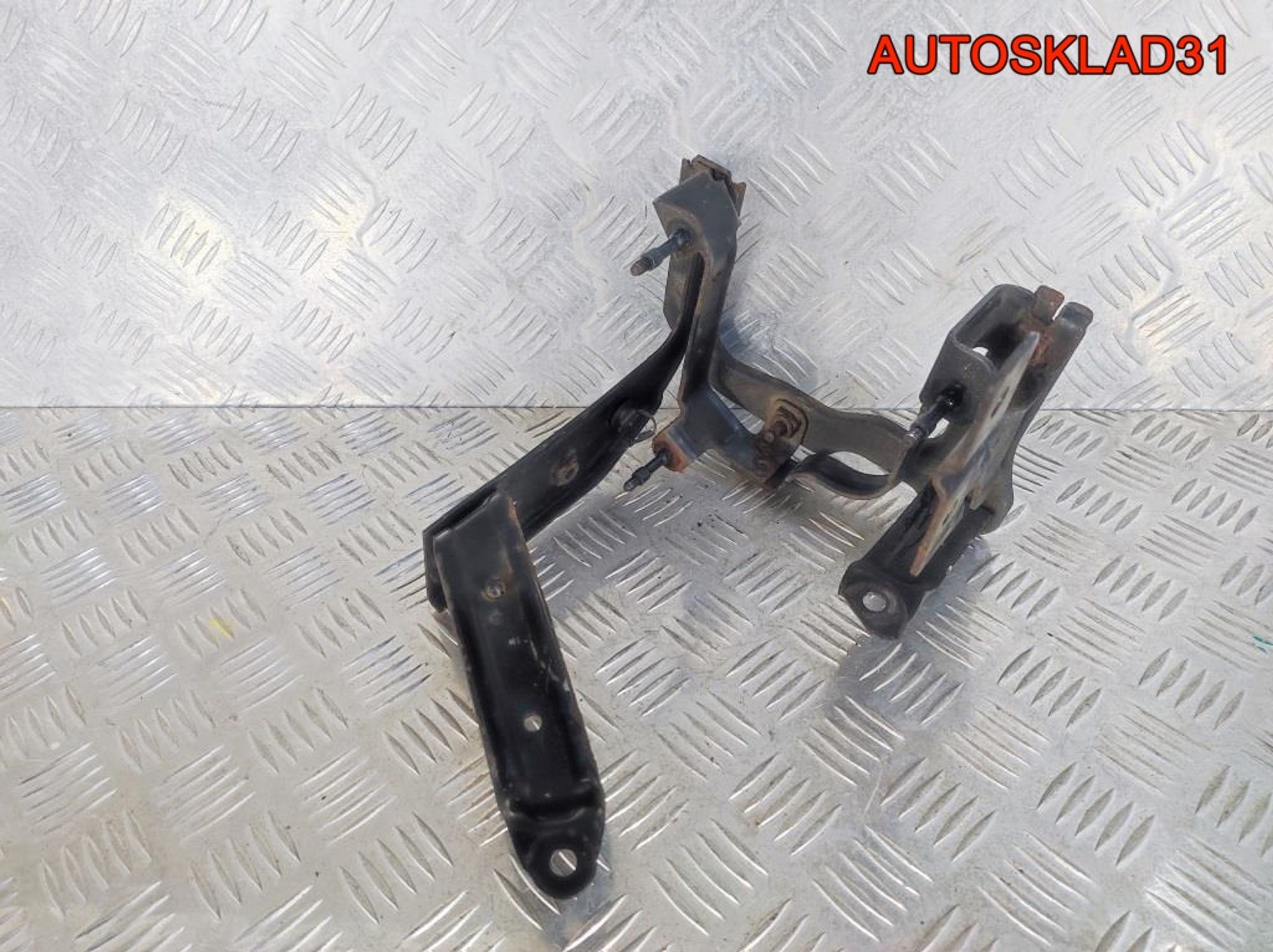 Кронштейн гидроусилителя Ford Focus 2 3M513K738AC, 900 рублей, Дубовое