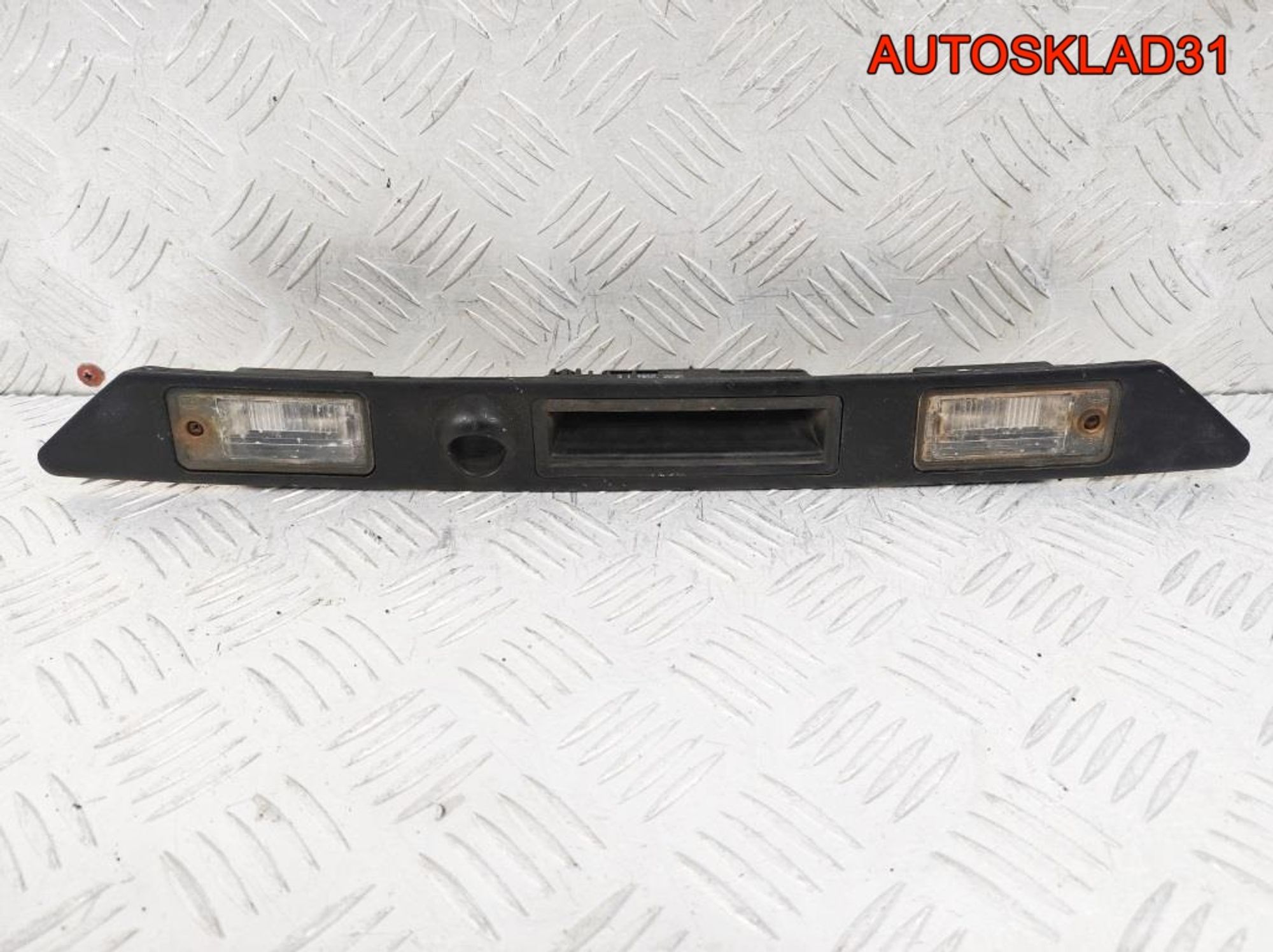 Накладка крышки багажника Audi A6 C6 8E0827574C, 4500 рублей, Дубовое