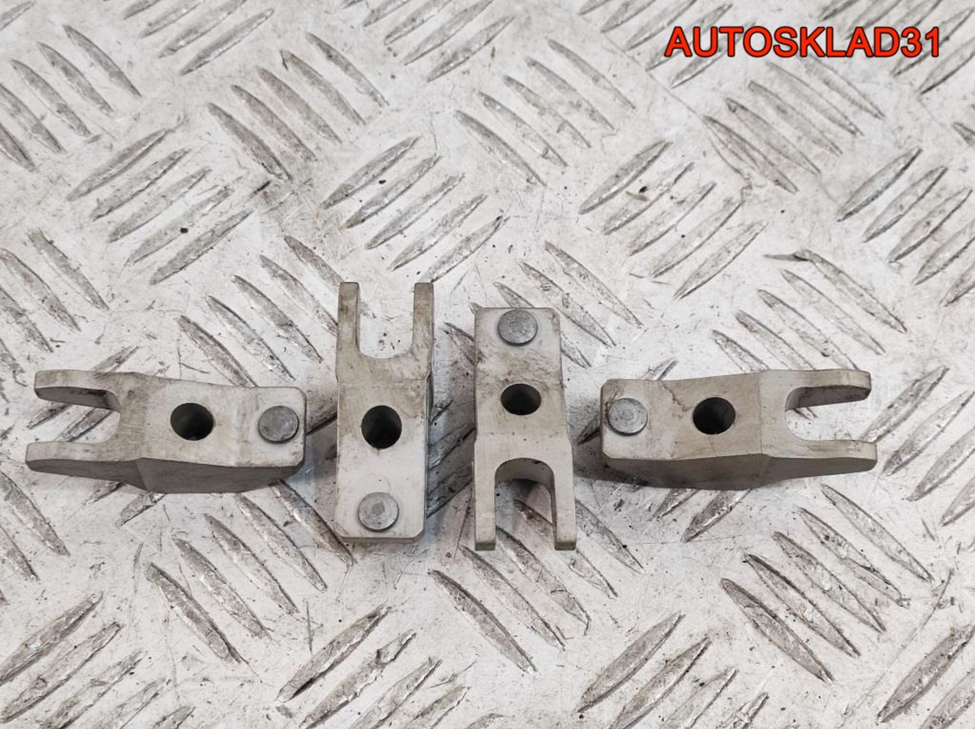 Кронштейны форсунок Alfa Romeo Giulietta 3 1,6 955 A3.000 Дизeль, 1500 рублей, Дубовое