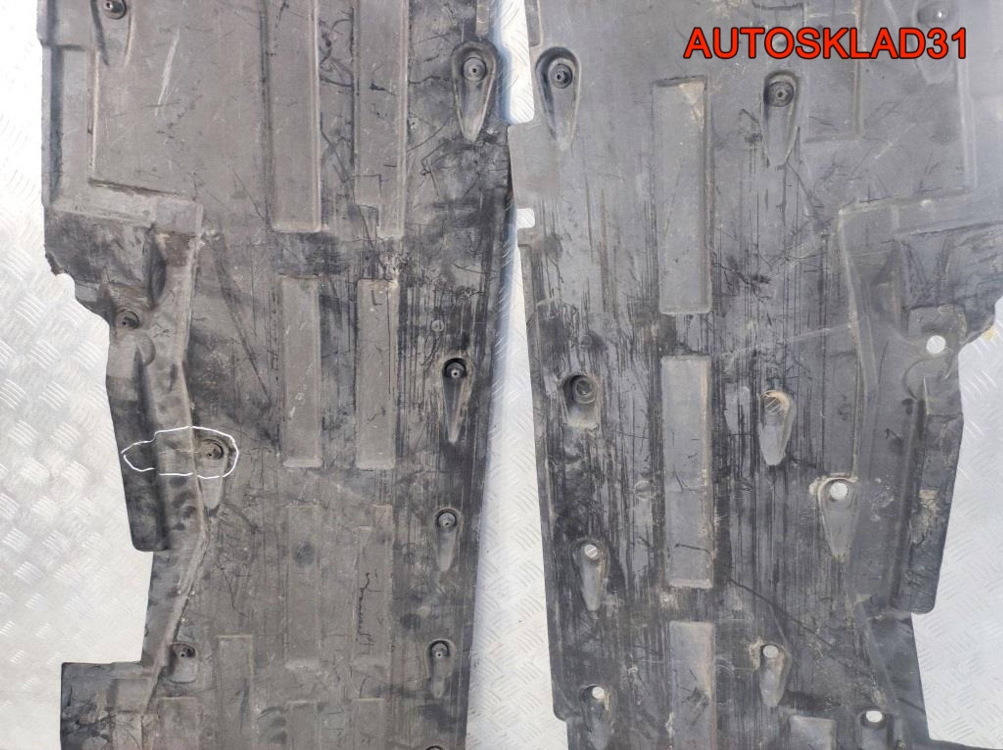 Защита днища антигравийная Audi A8 D3 4E0825205B, 3300 рублей, Дубовое