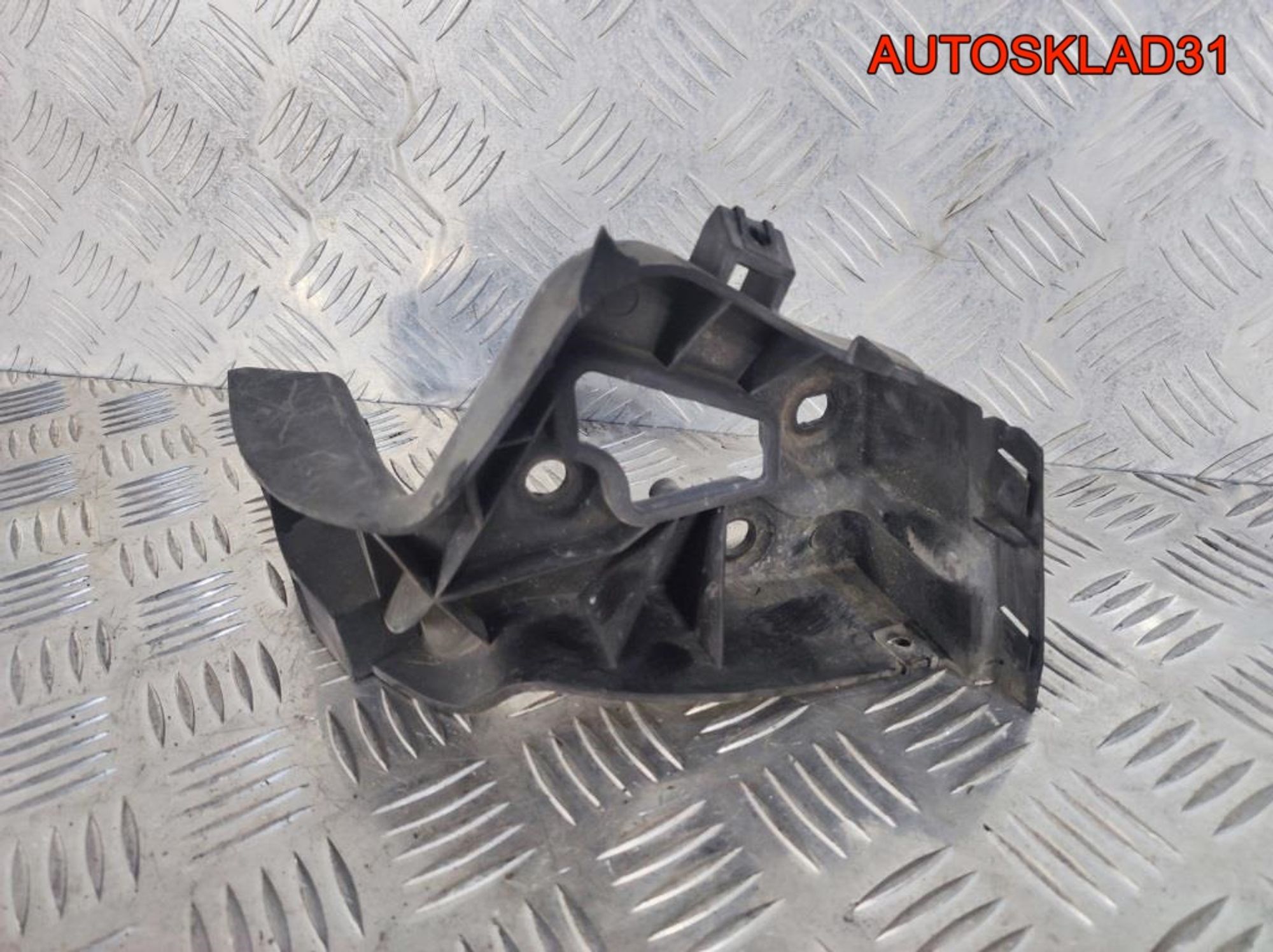 Кронштейн на порог задний левый Audi A8 D3, 900 рублей, Дубовое