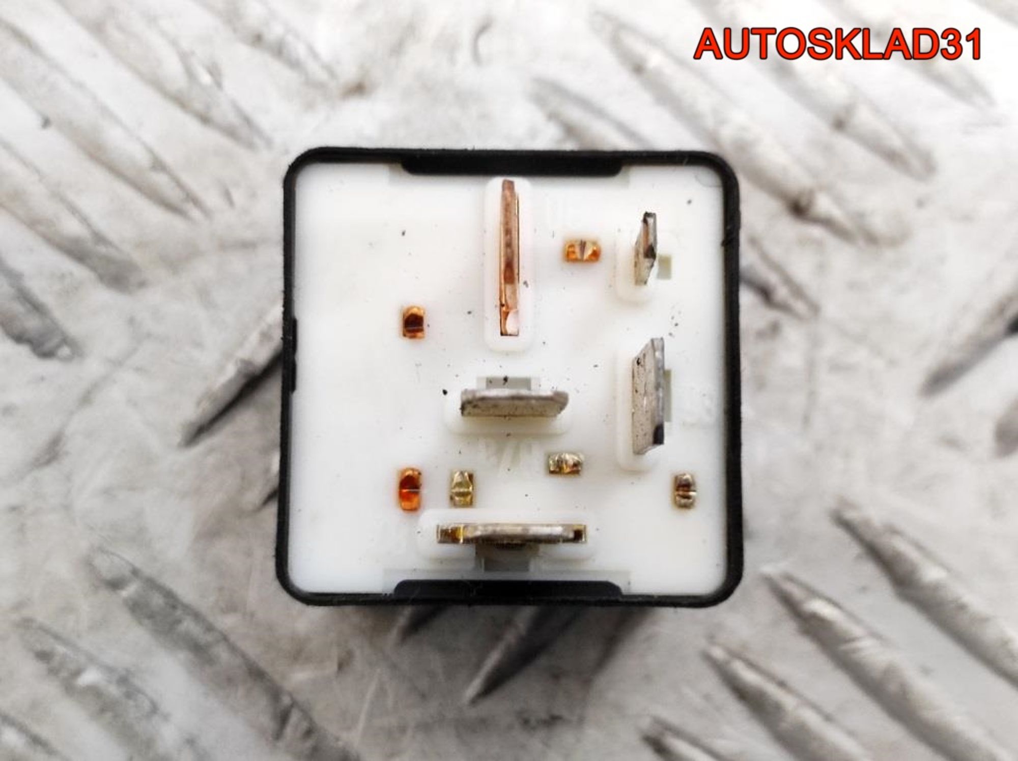 Реле топливного насоса Audi A4 B6 443951253AA, 1000 рублей, Дубовое