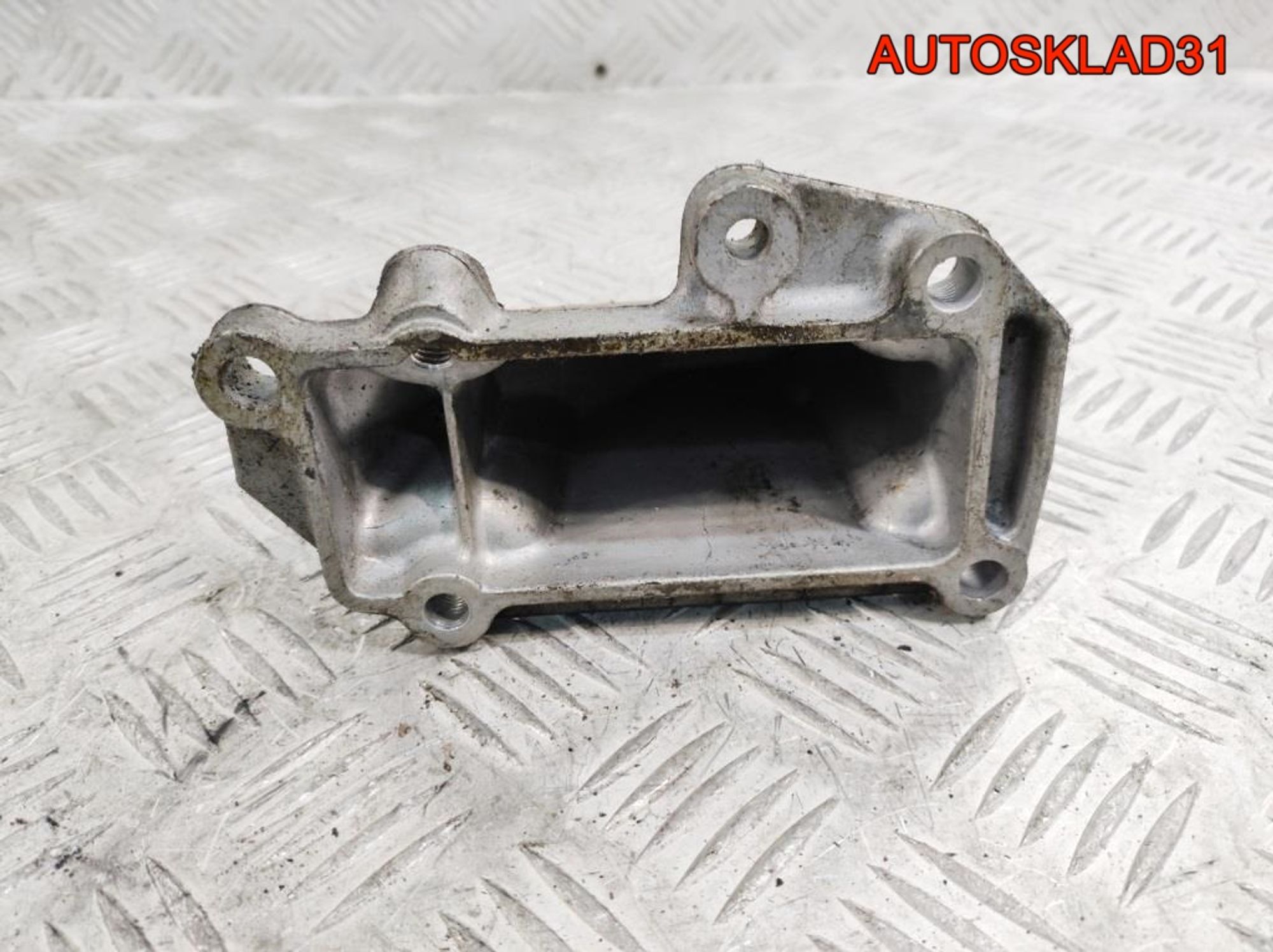 Кронштейн двигателя левый Mercedes W210 A1122231404, 500 рублей, Дубовое