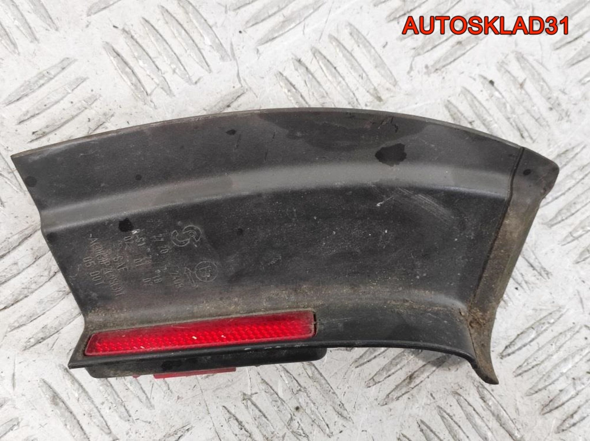 Щиток фонаря левый VW Passat B6 3C9945311A Combi, 300 рублей, Дубовое